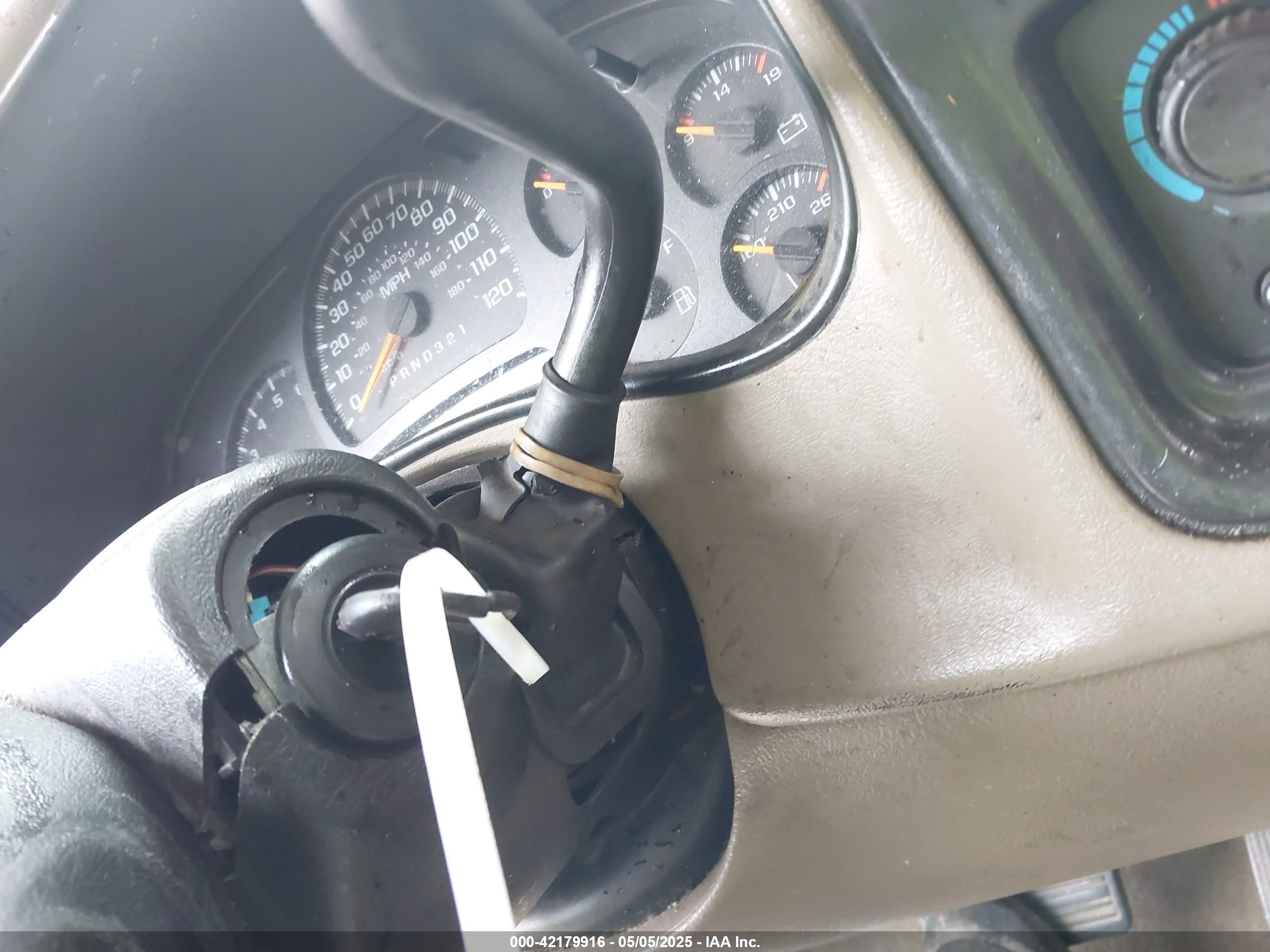CHEVROLET SILVERADO image 11
