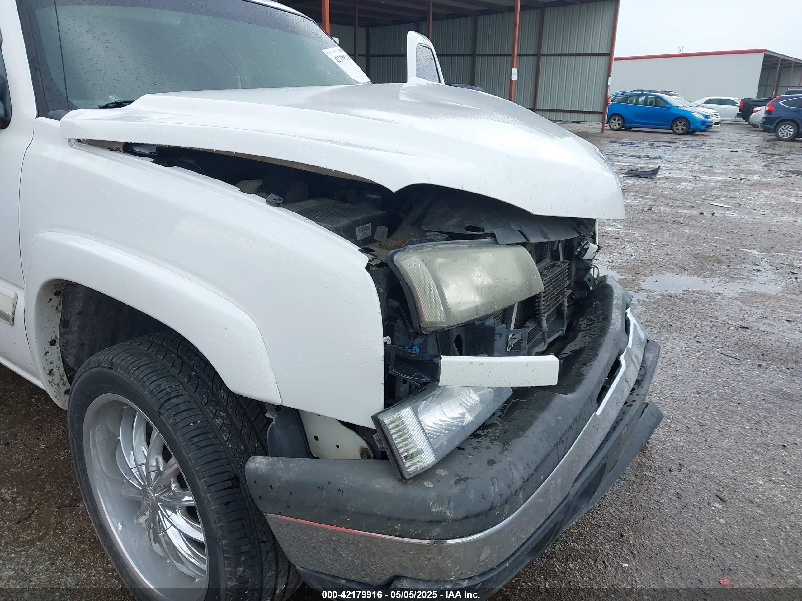 CHEVROLET SILVERADO image 6