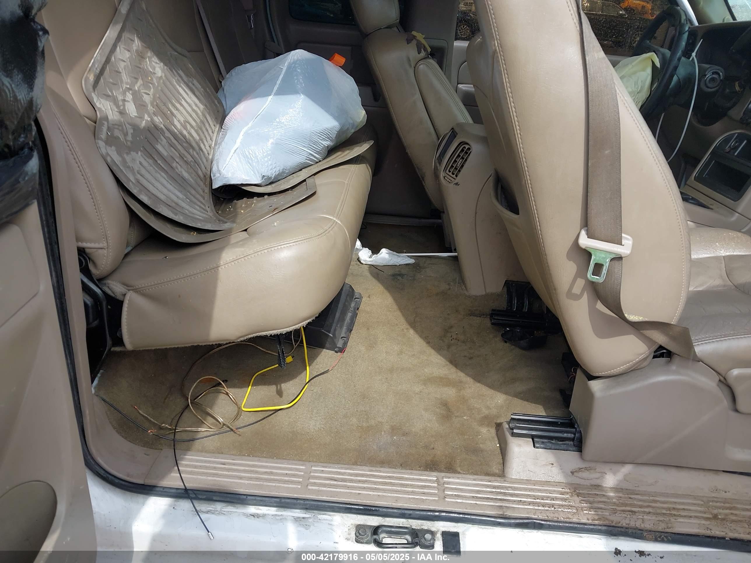 CHEVROLET SILVERADO image 8