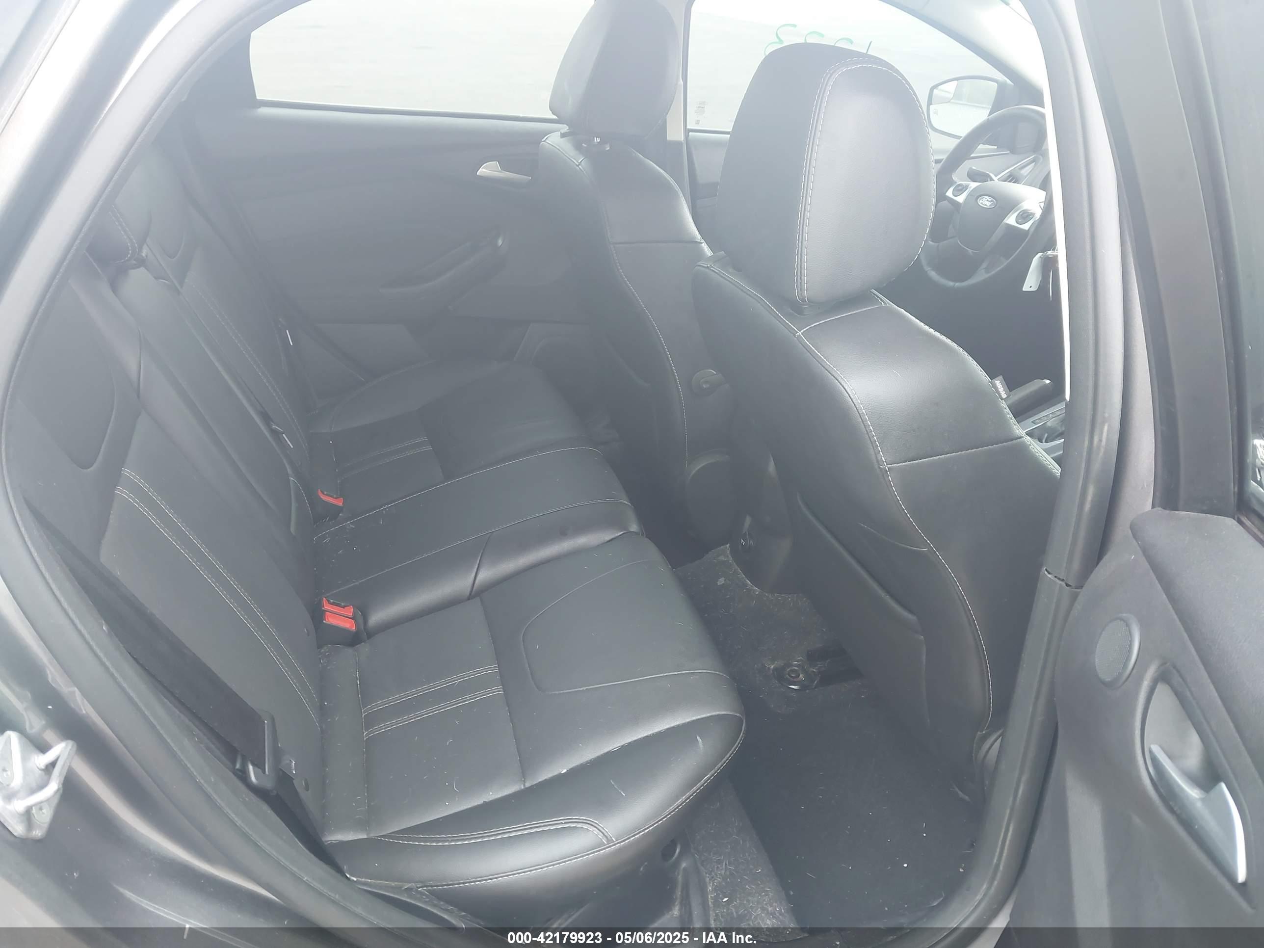 FORD FOCUS image 8