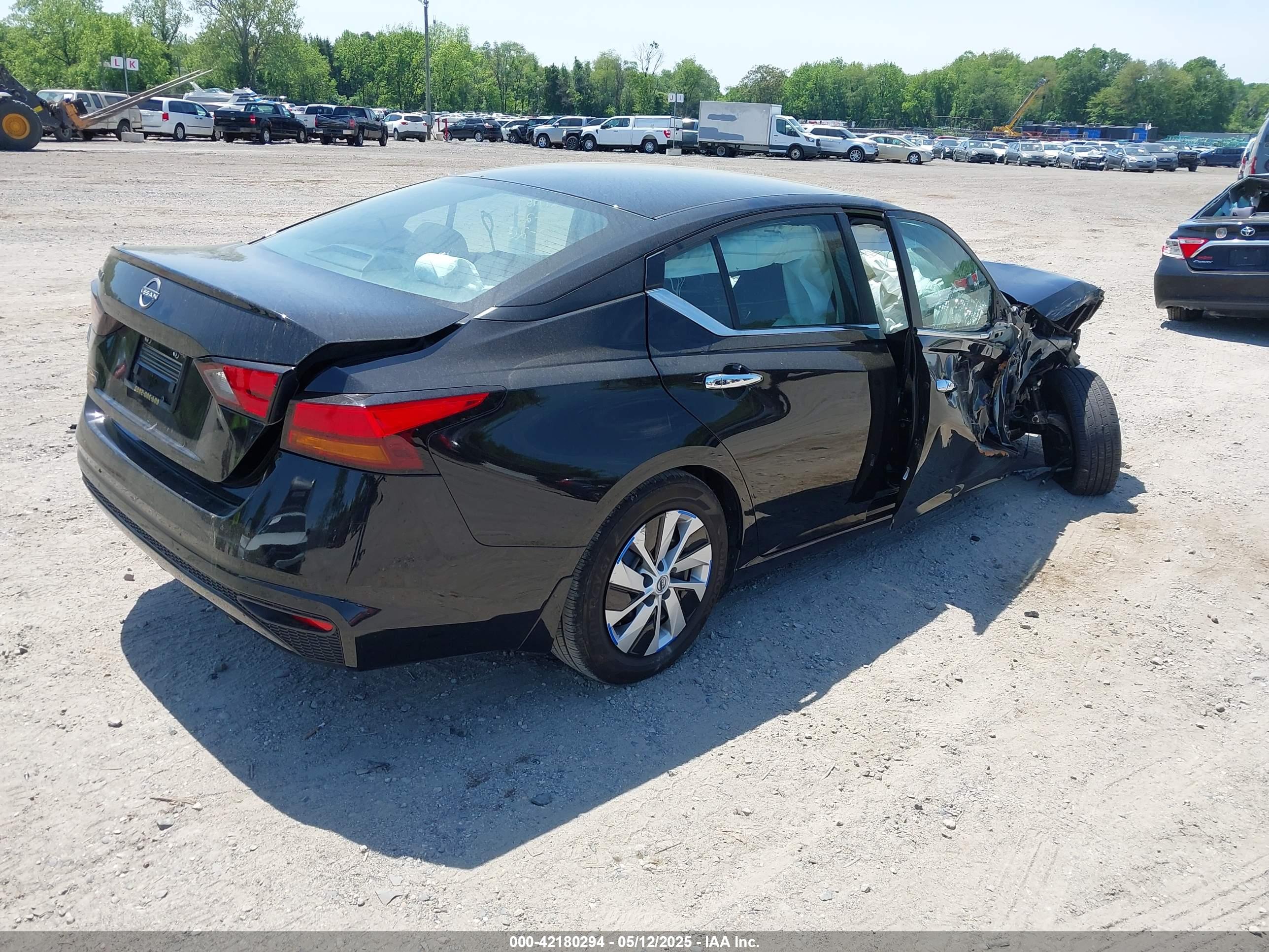 NISSAN ALTIMA image 4
