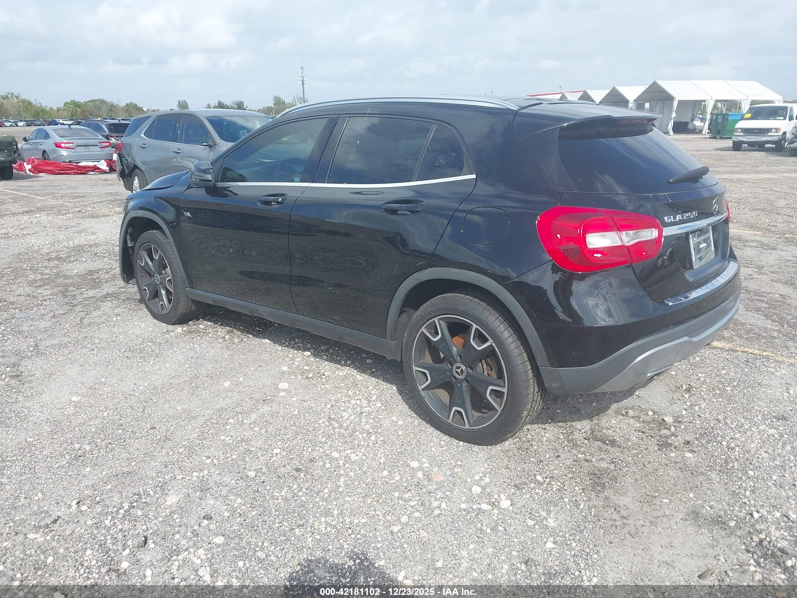 MERCEDES-BENZ GLA image 3