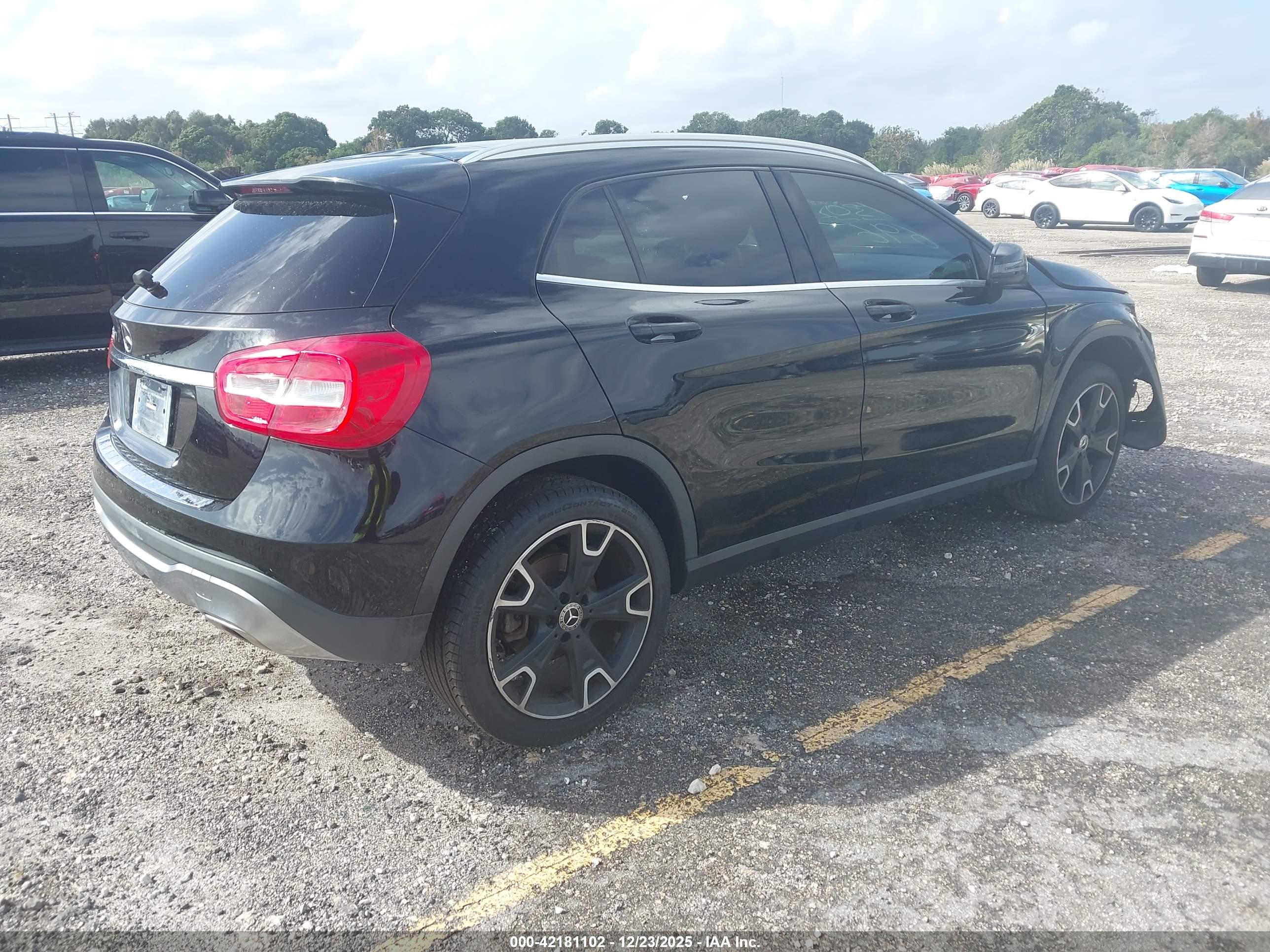 MERCEDES-BENZ GLA image 4