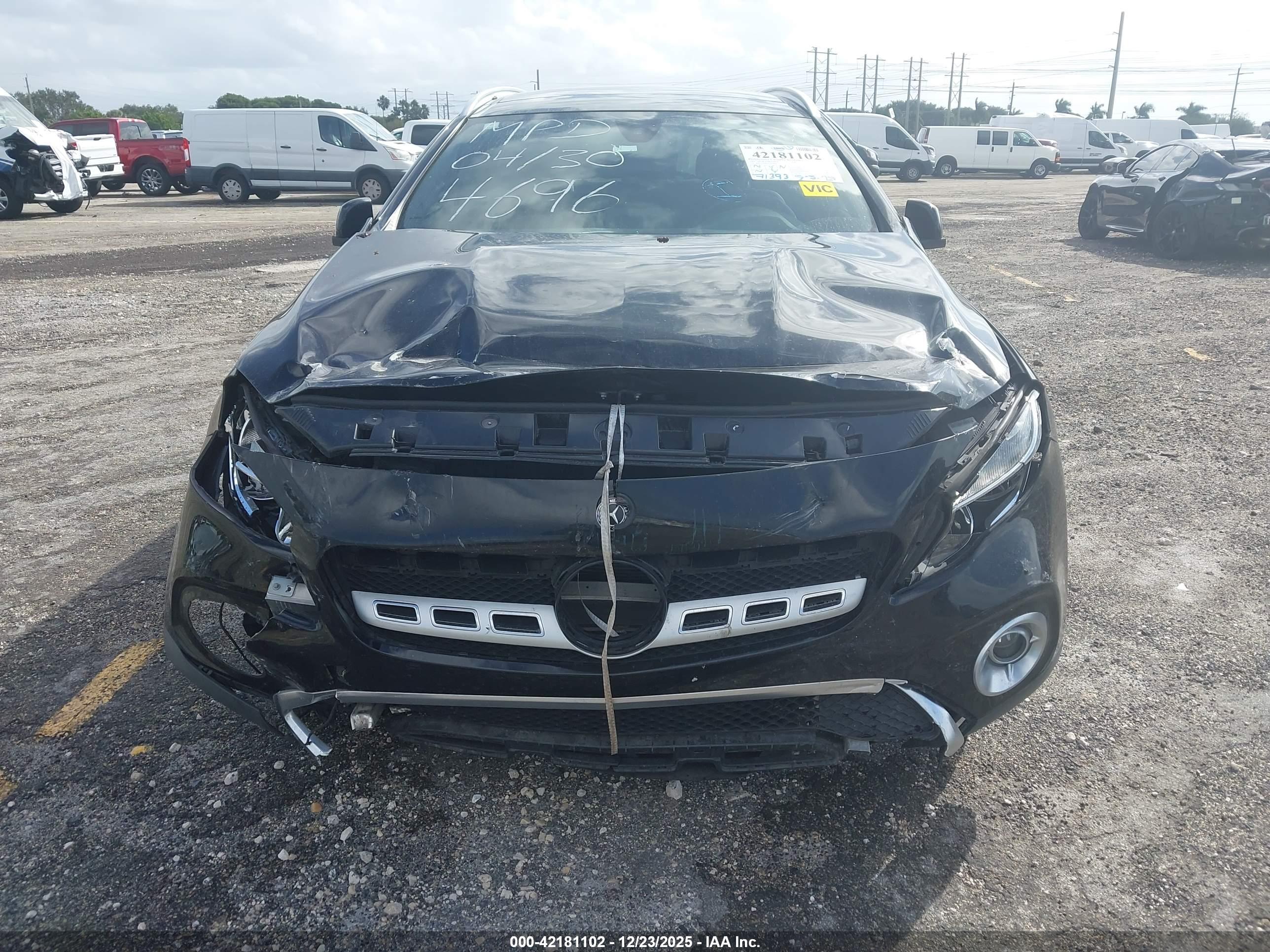 MERCEDES-BENZ GLA image 6