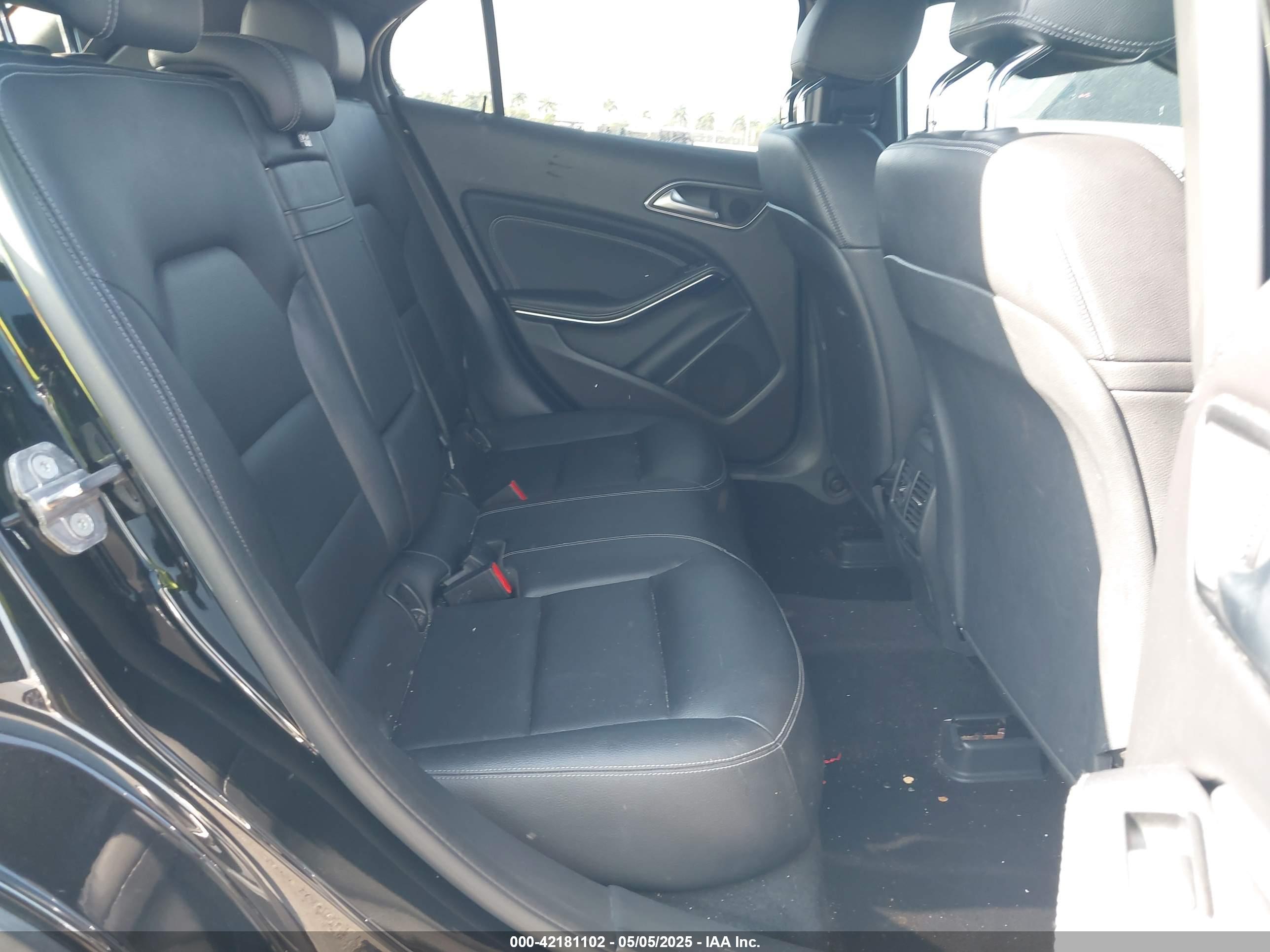 MERCEDES-BENZ GLA image 8