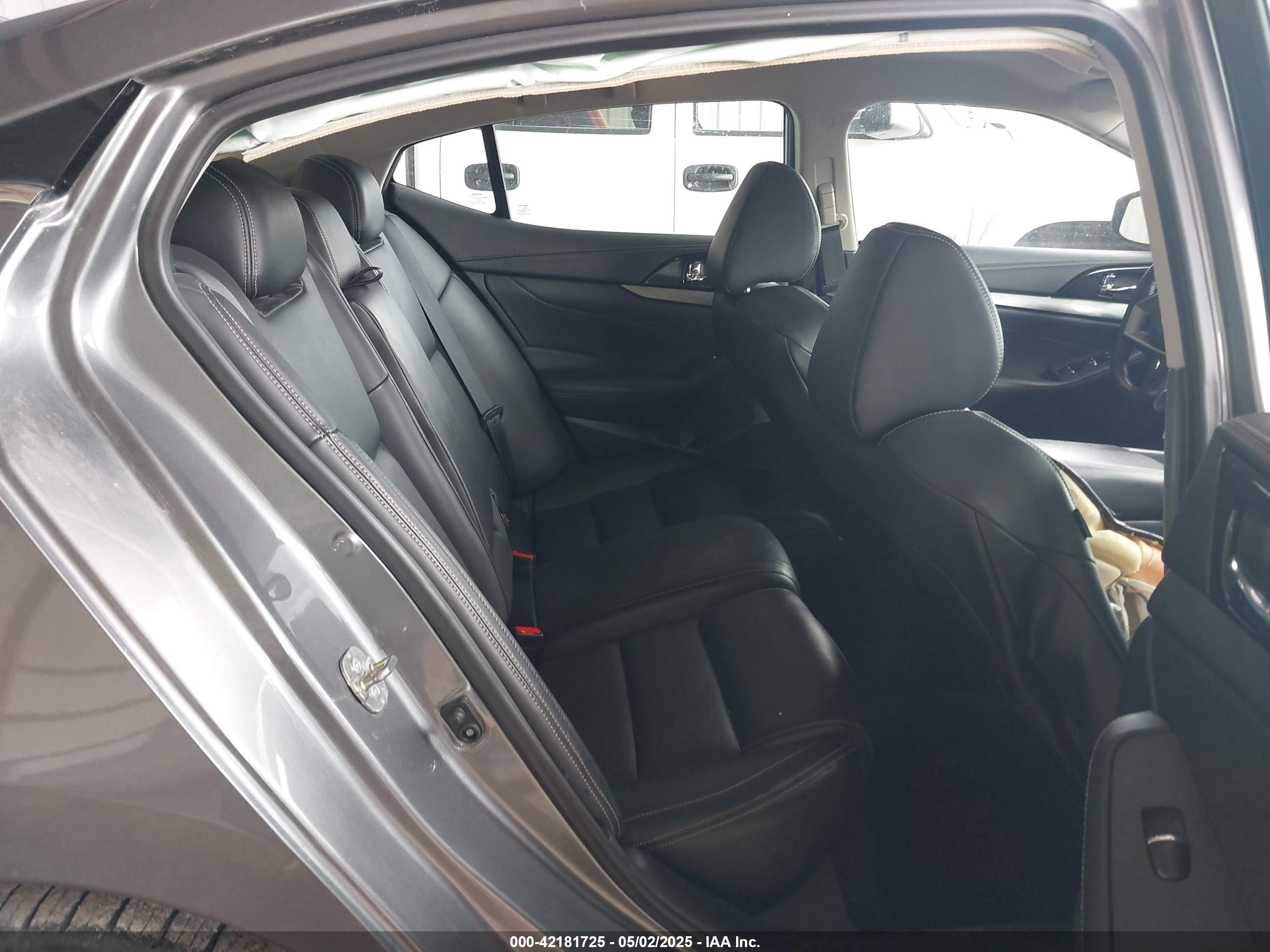 NISSAN MAXIMA image 8
