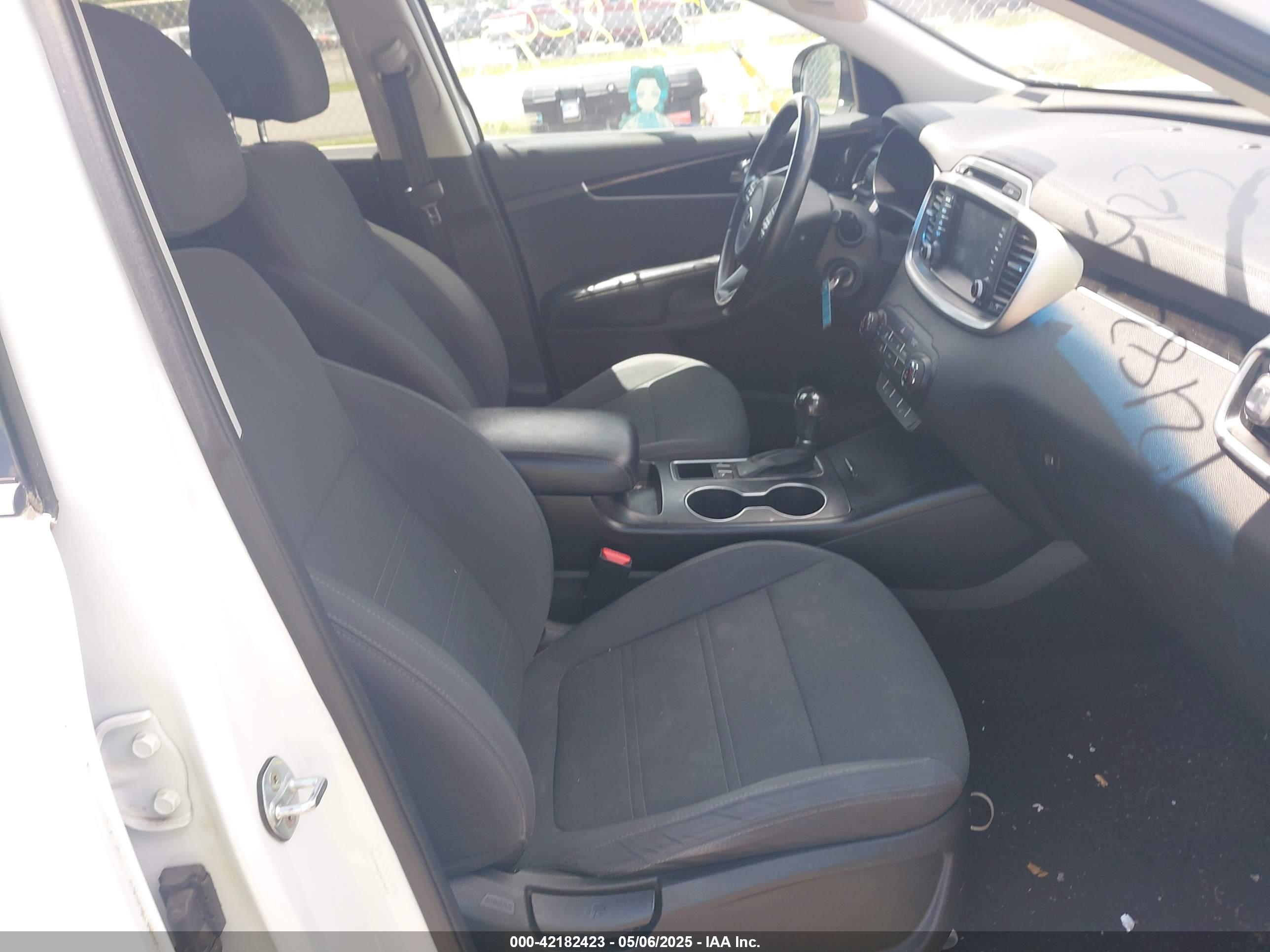 KIA SORENTO image 5