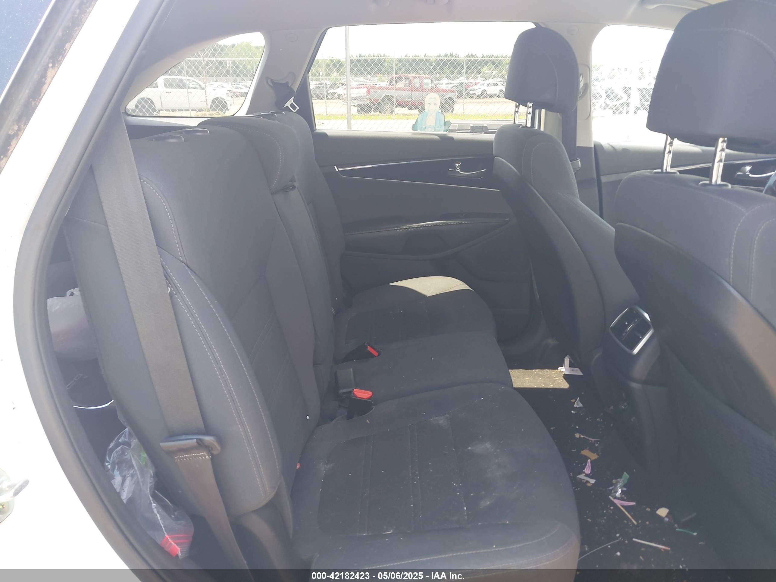 KIA SORENTO image 8