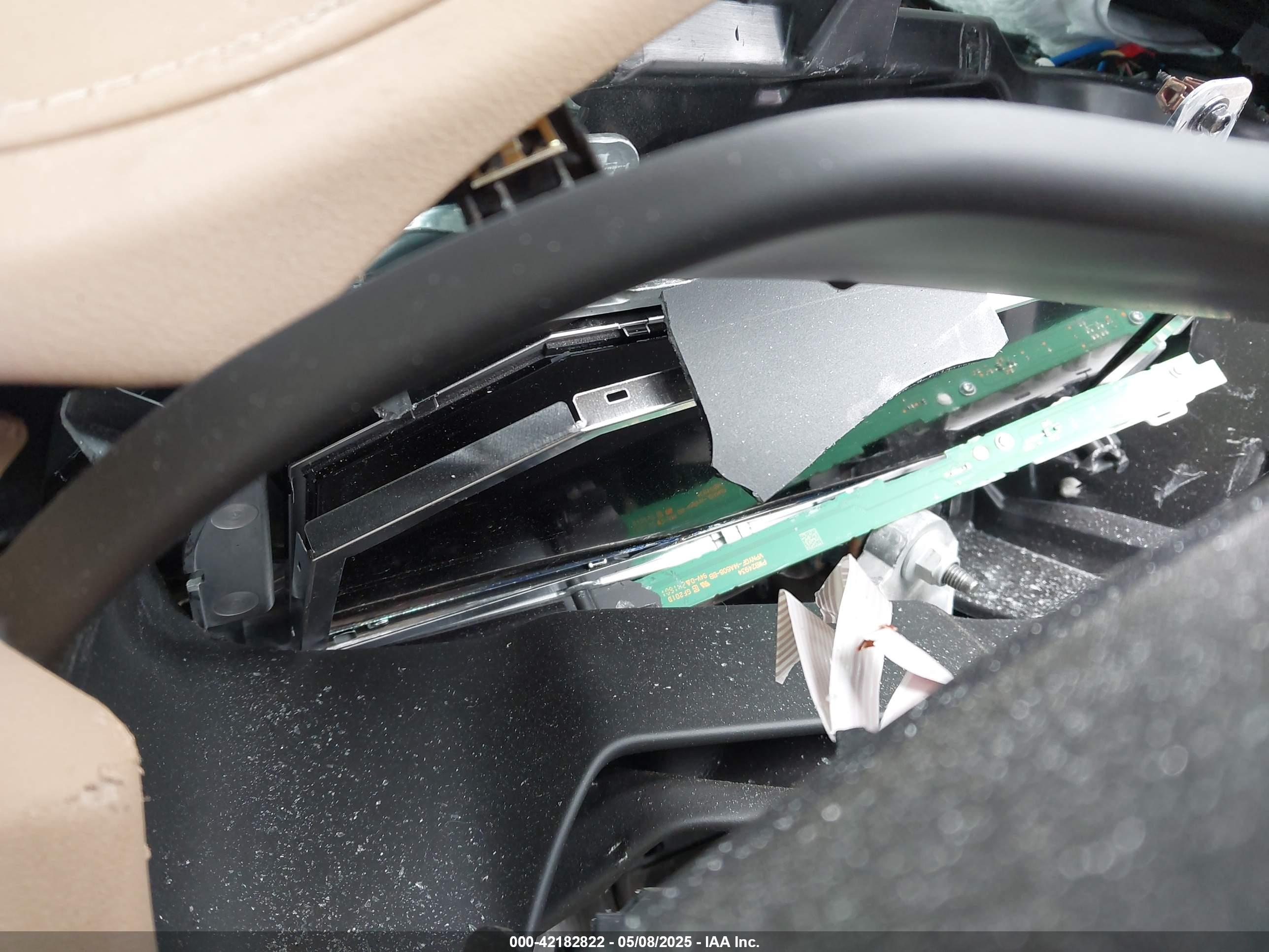 CHEVROLET TAHOE image 7
