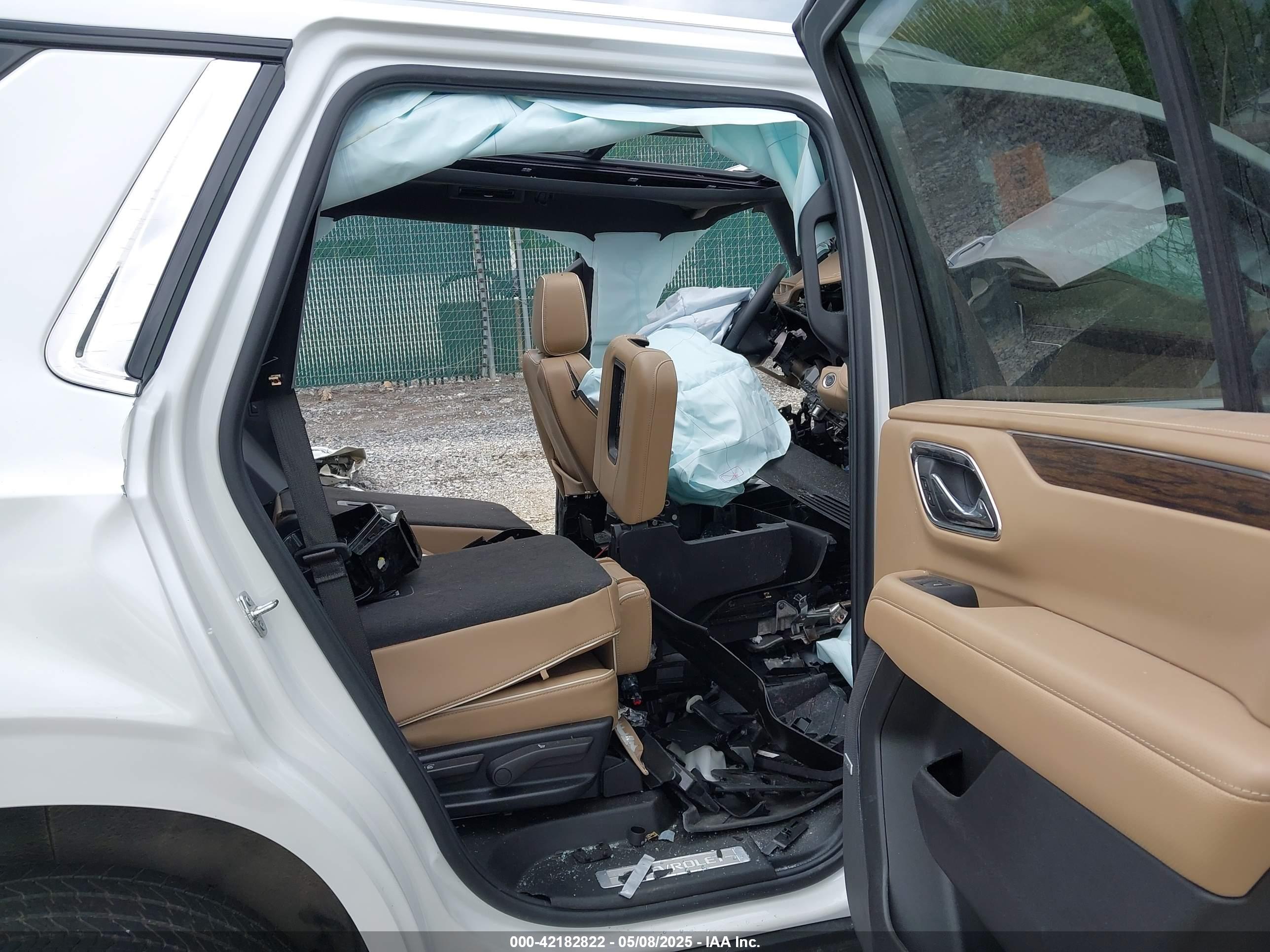CHEVROLET TAHOE image 8