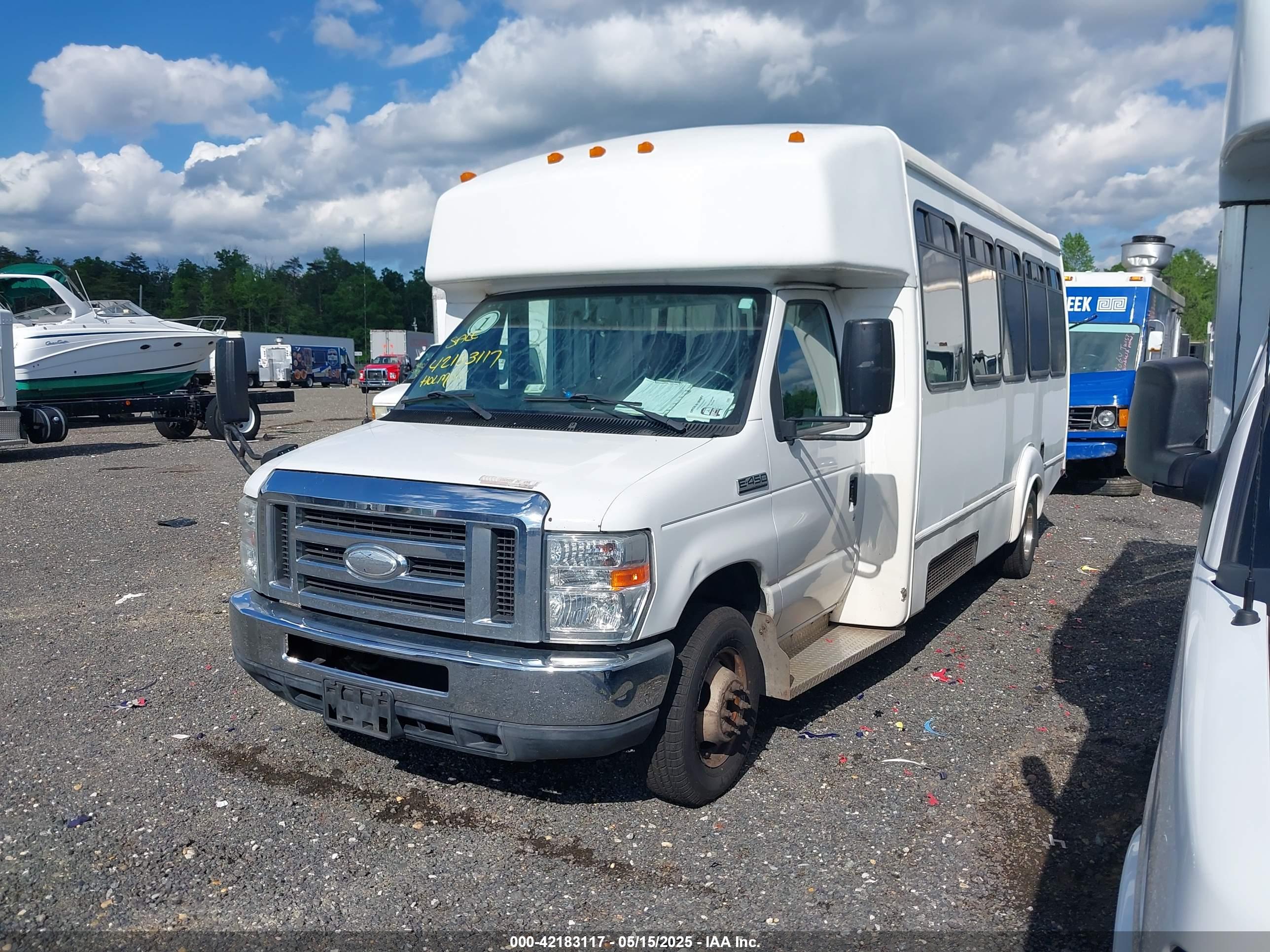 FORD E-450 image 2