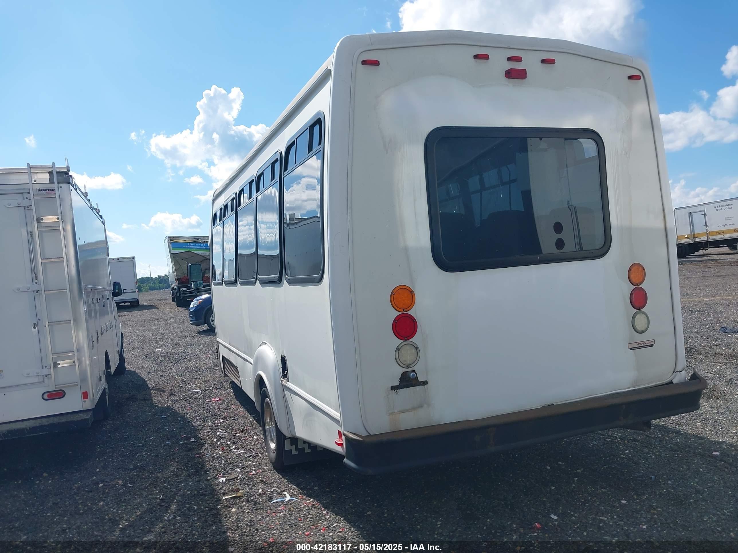 FORD E-450 image 3