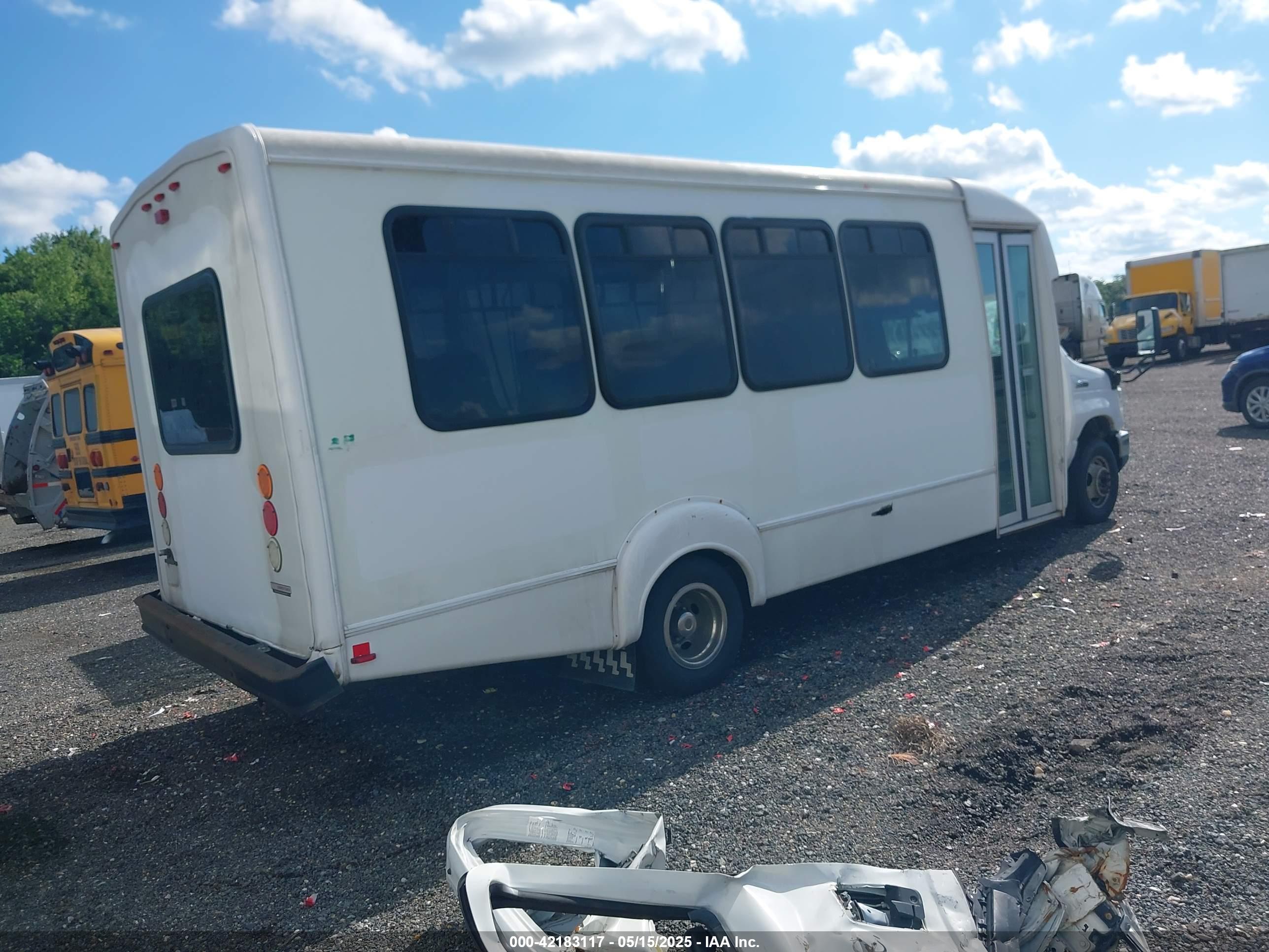 FORD E-450 image 4