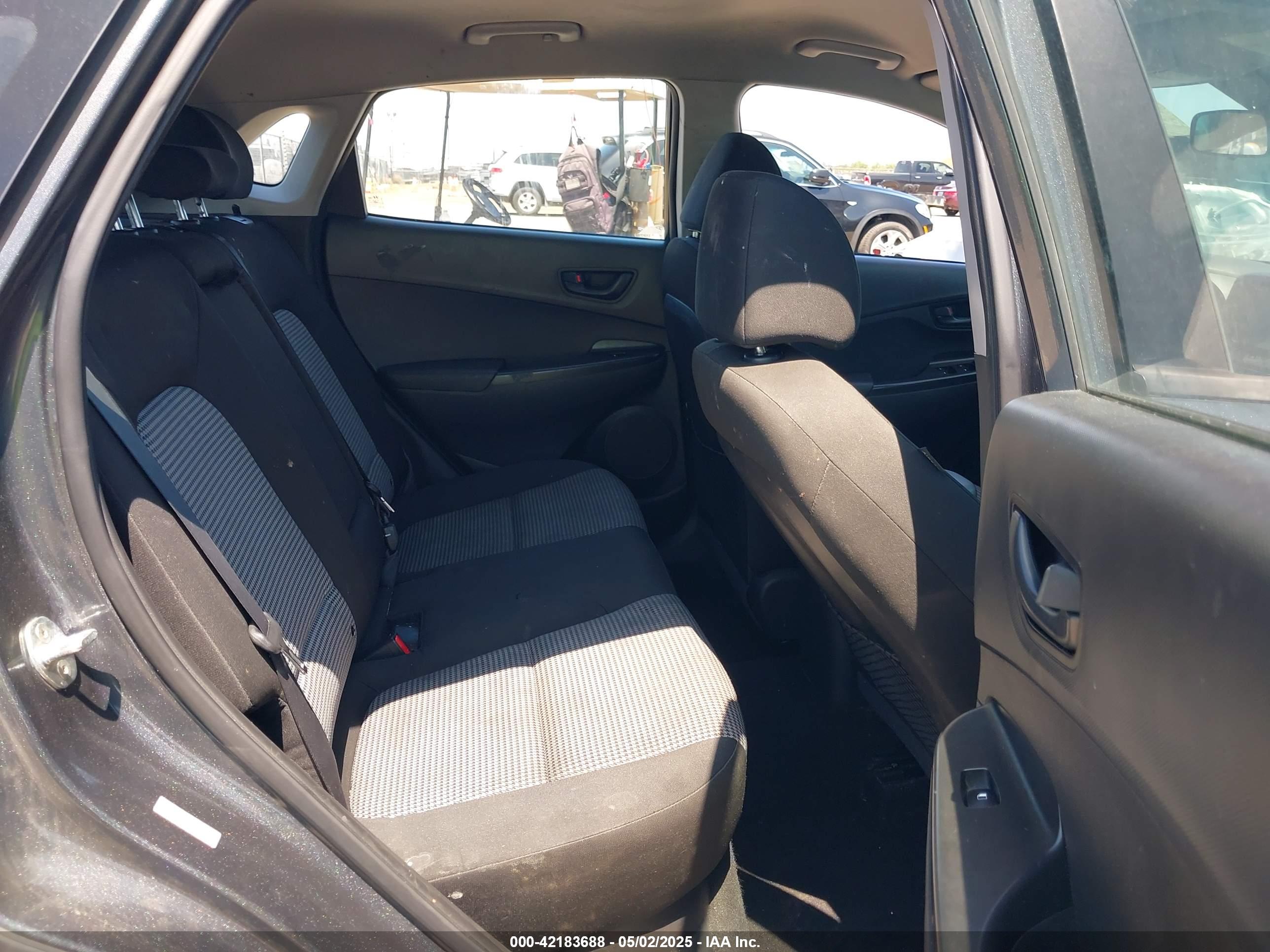 HYUNDAI KONA image 8