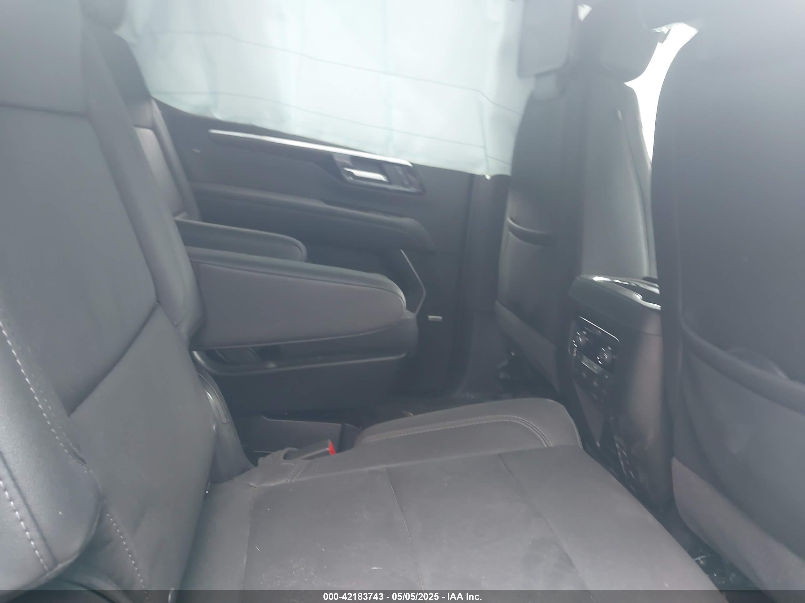 CHEVROLET TAHOE image 8