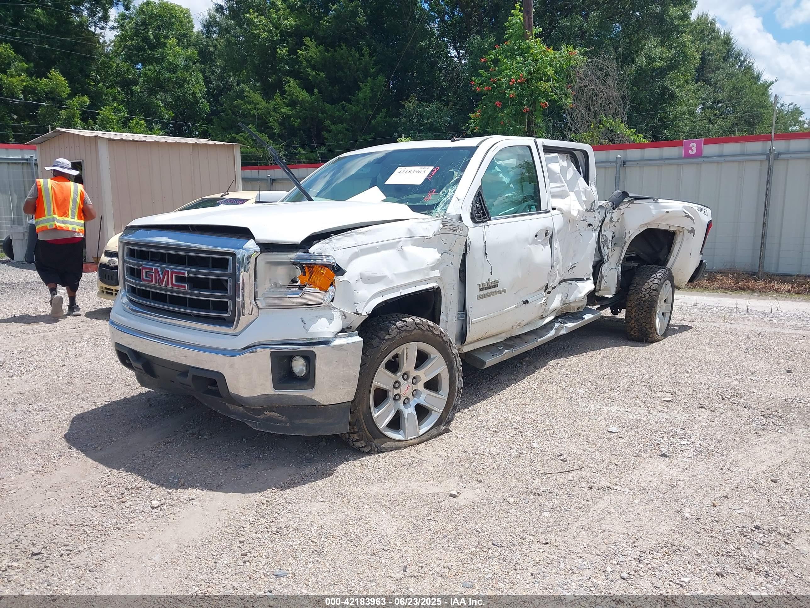 GMC SIERRA image 2