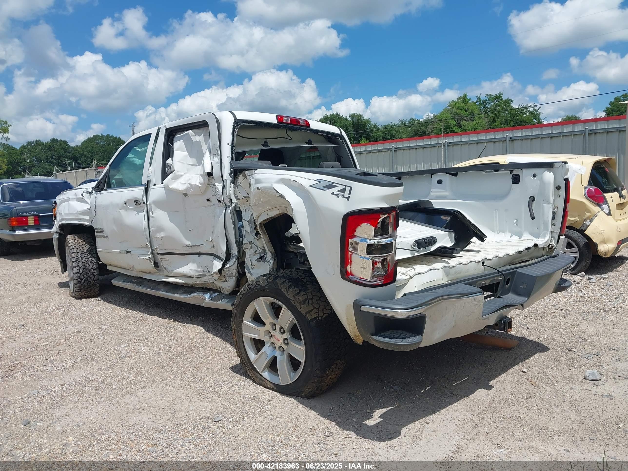 GMC SIERRA image 3