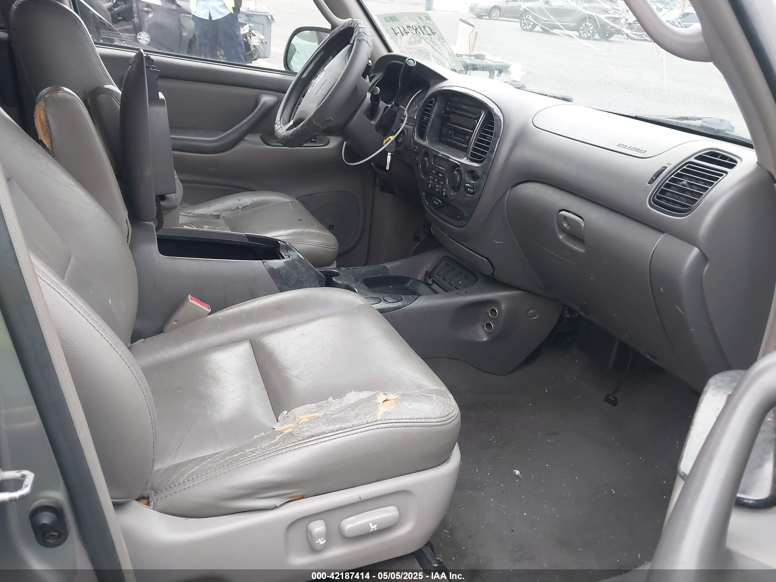 TOYOTA SEQUOIA image 5
