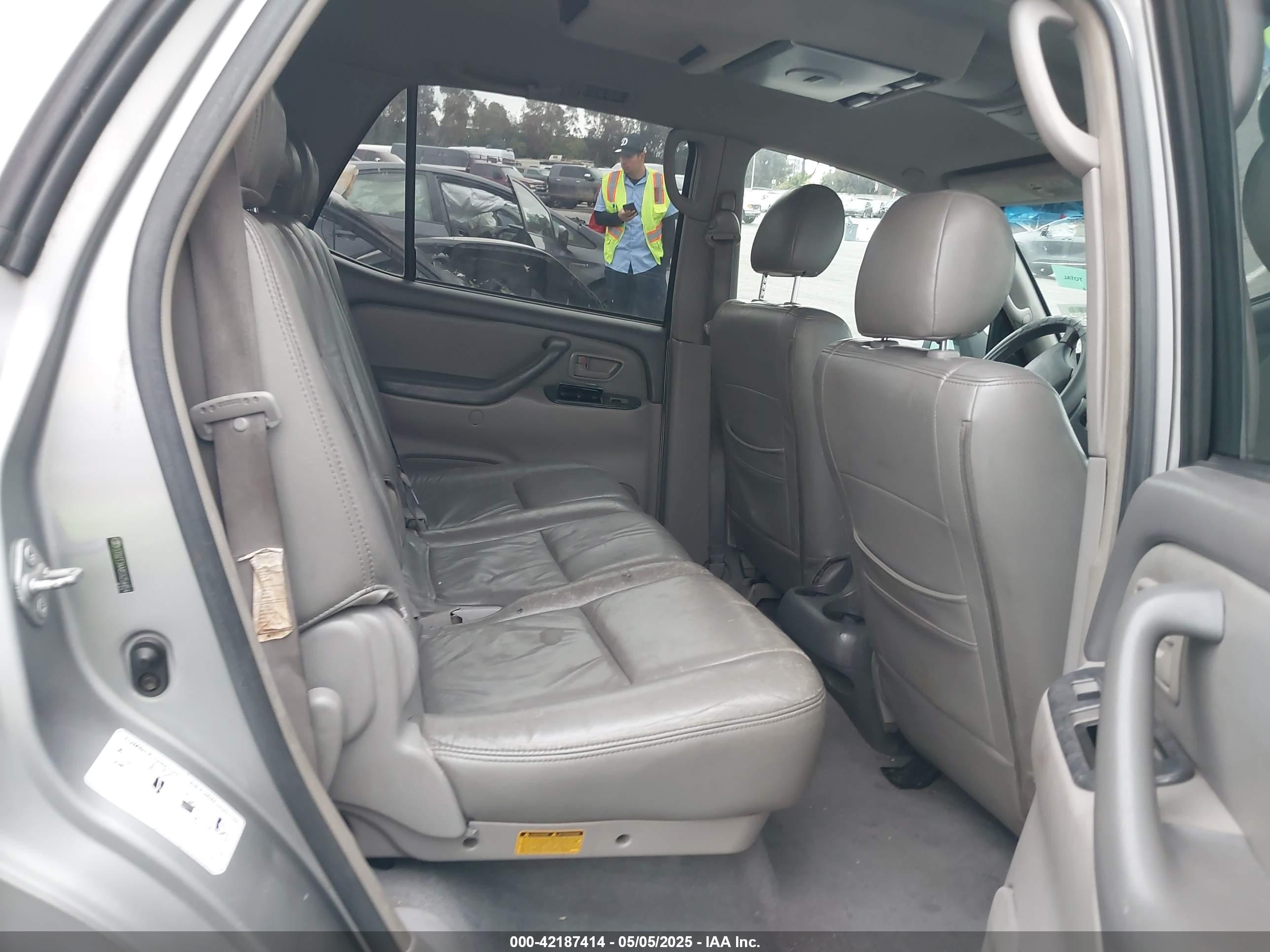 TOYOTA SEQUOIA image 8