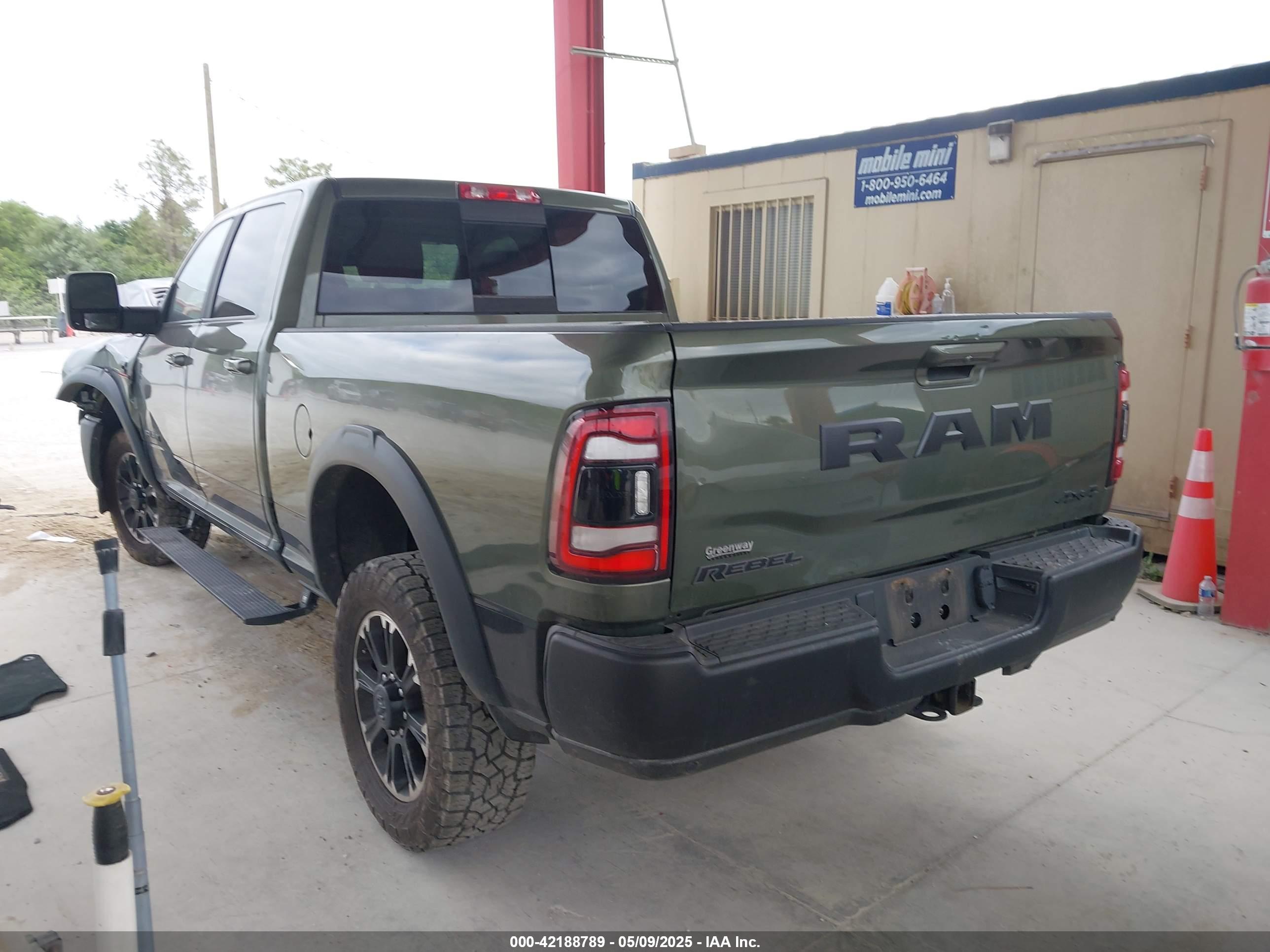 RAM 2500 image 3