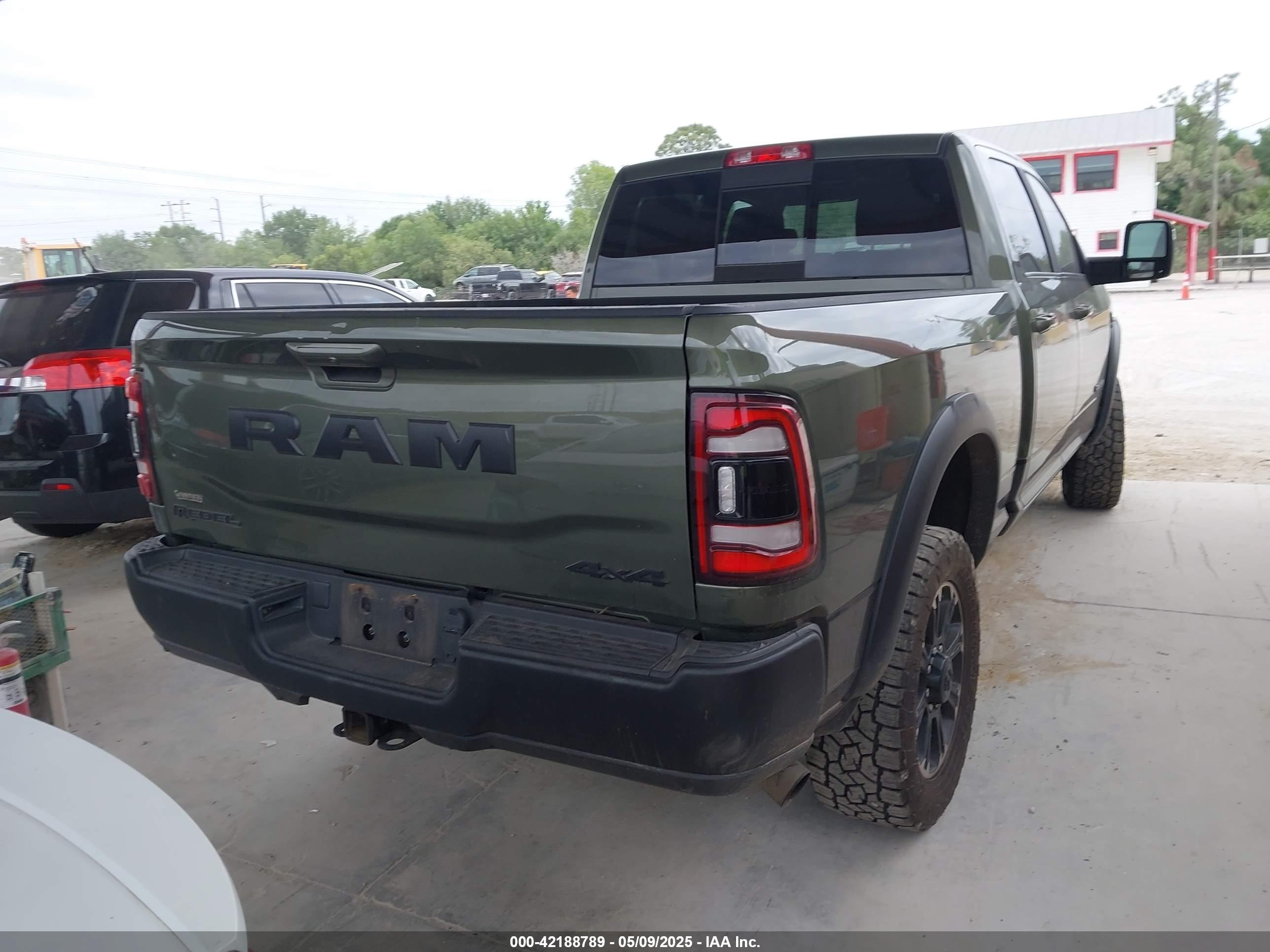 RAM 2500 image 4