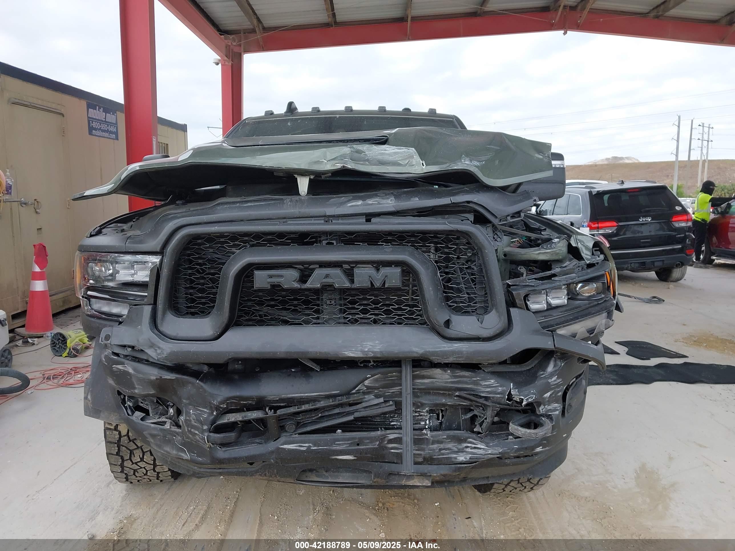 RAM 2500 image 6