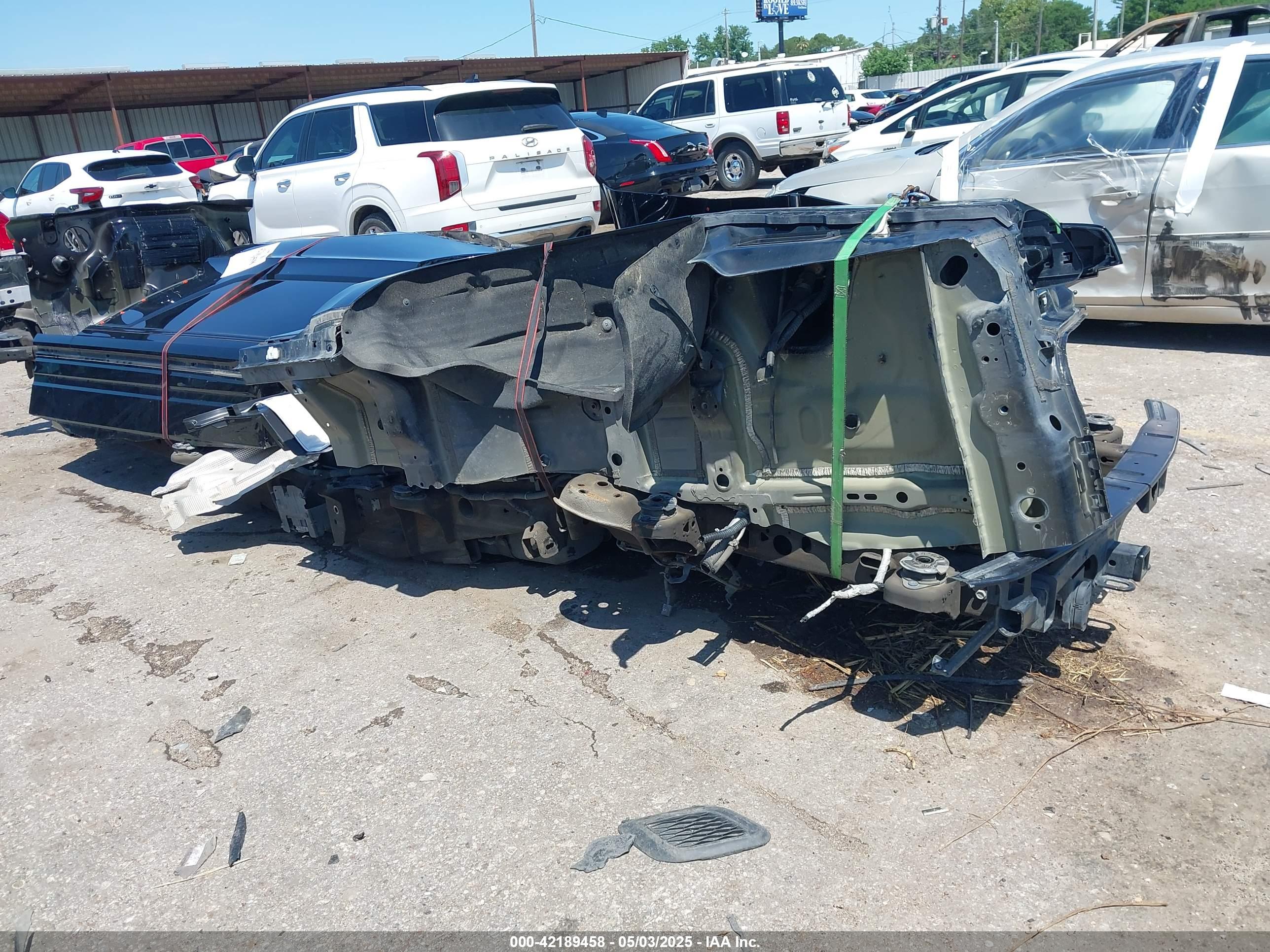CHEVROLET SUBURBAN image 3