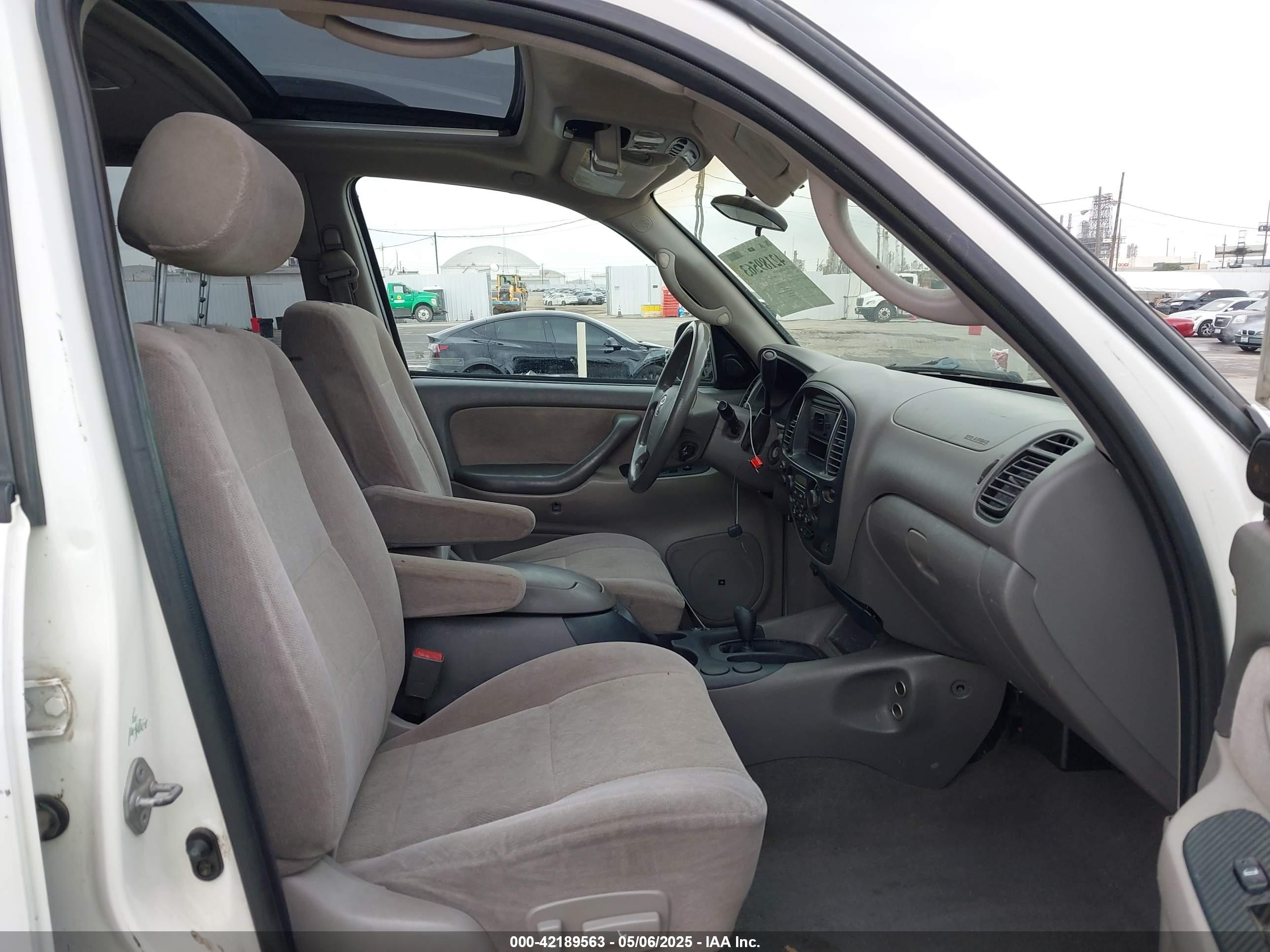 TOYOTA SEQUOIA image 5