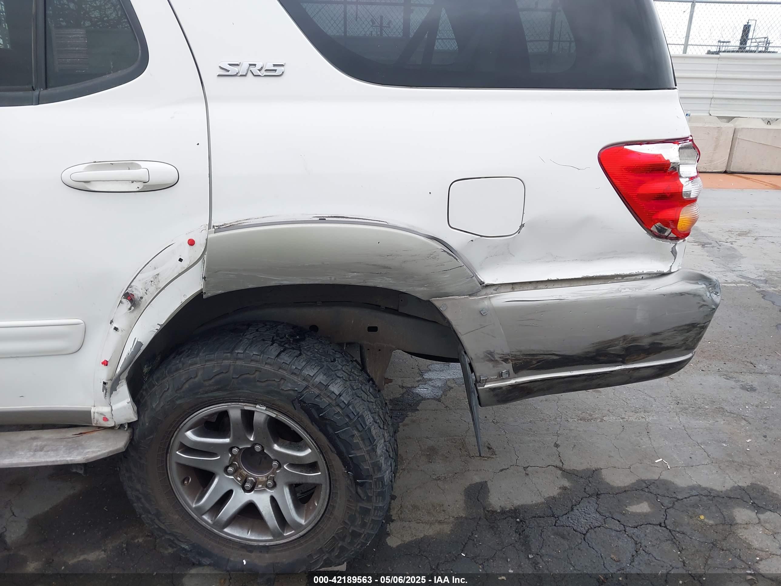 TOYOTA SEQUOIA image 6