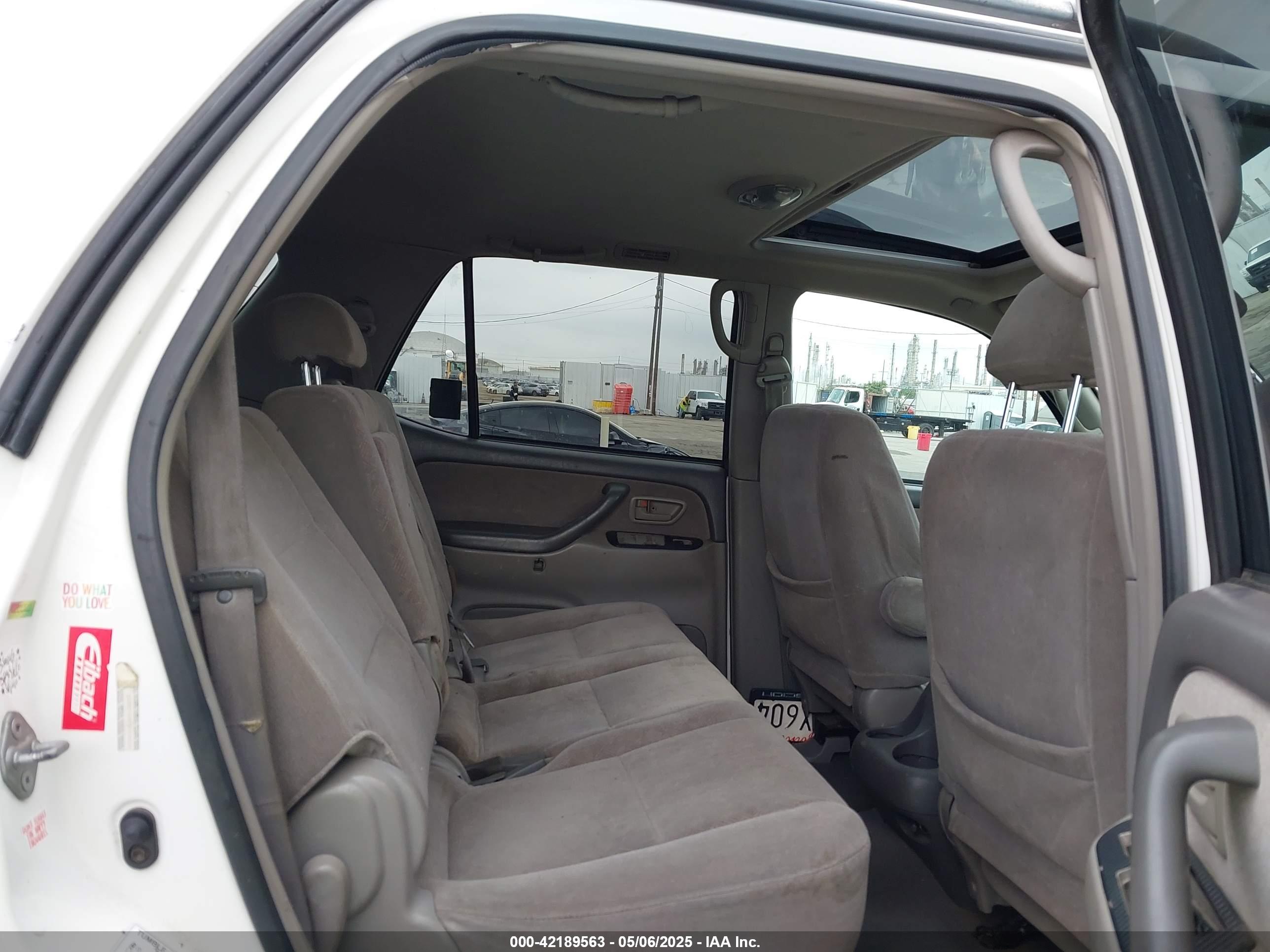 TOYOTA SEQUOIA image 8