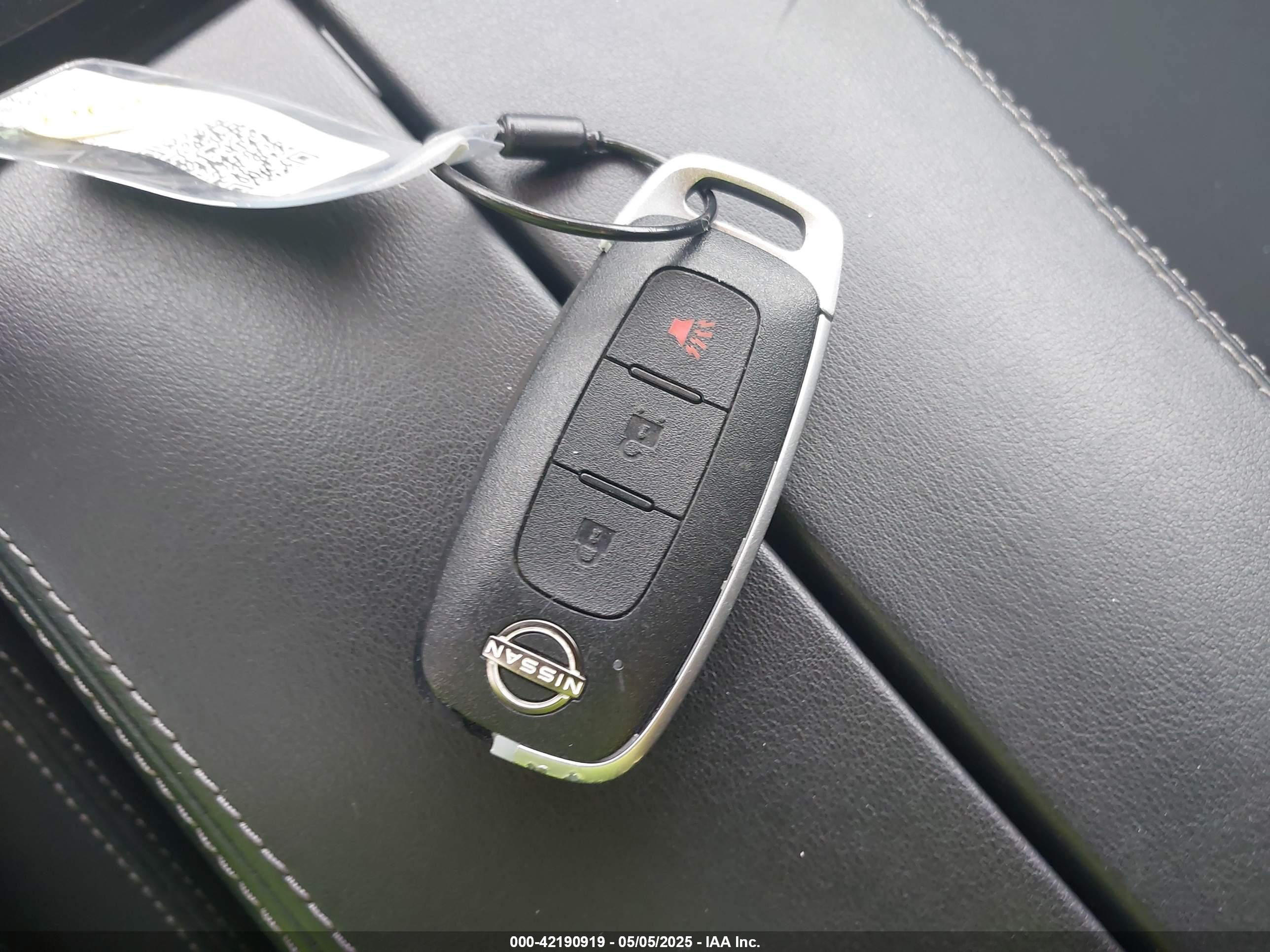 NISSAN ROGUE image 11