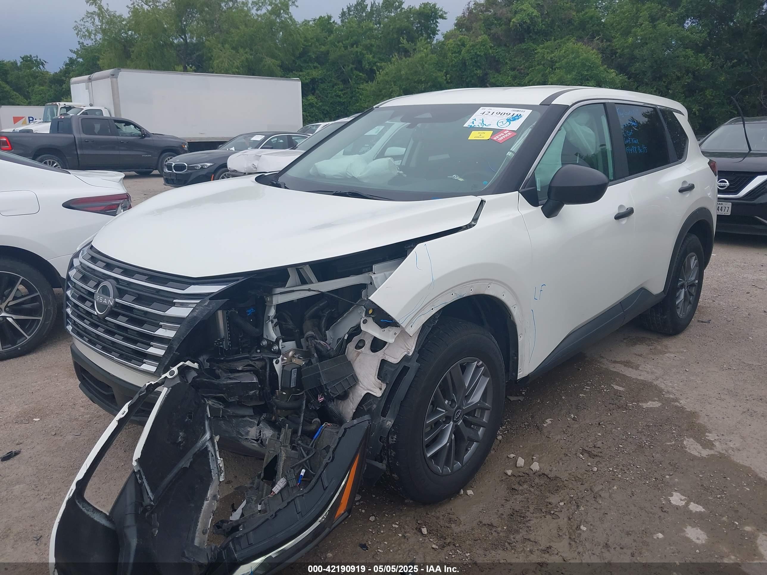 NISSAN ROGUE image 2