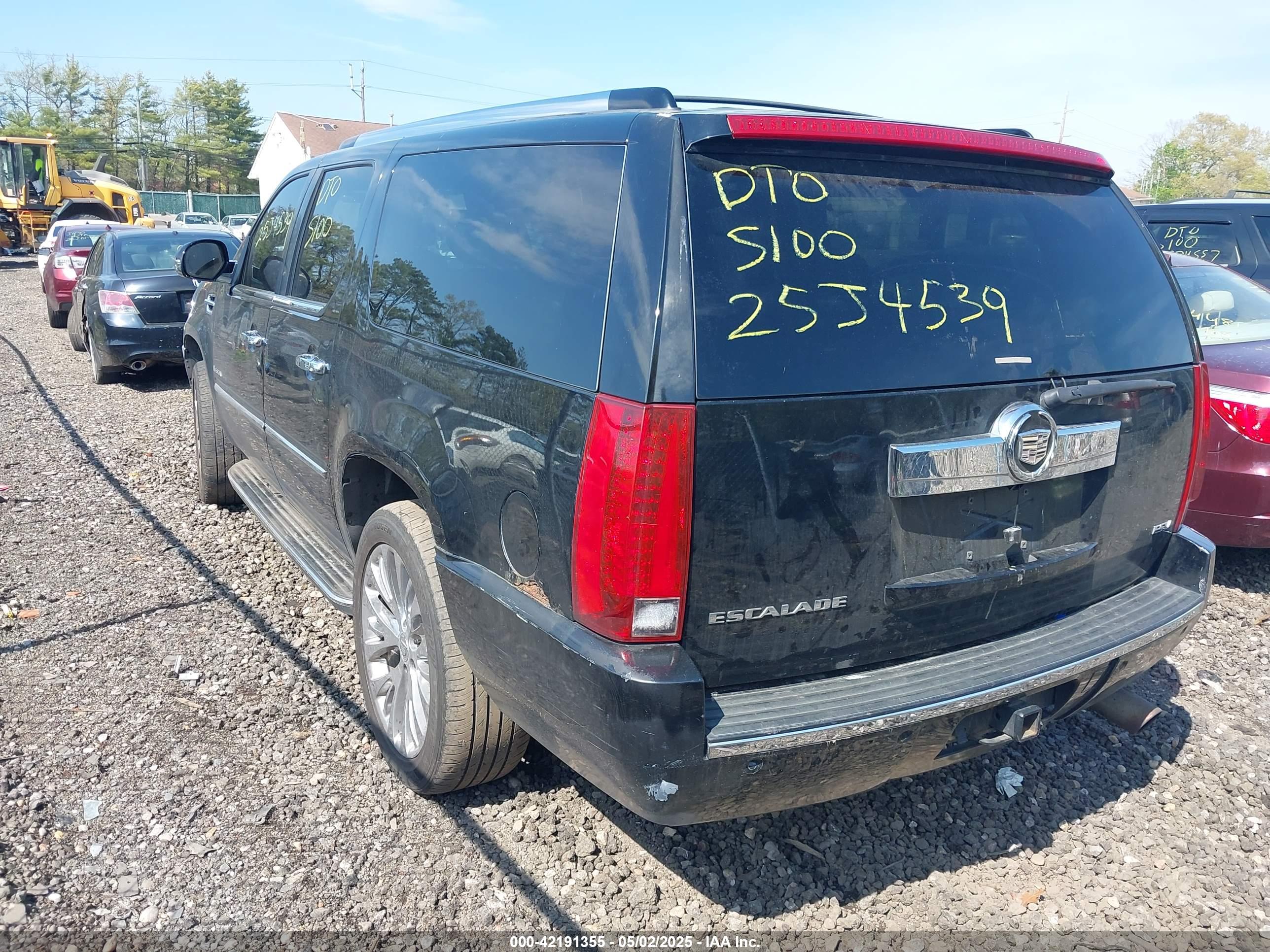 CADILLAC ESCALADE image 3
