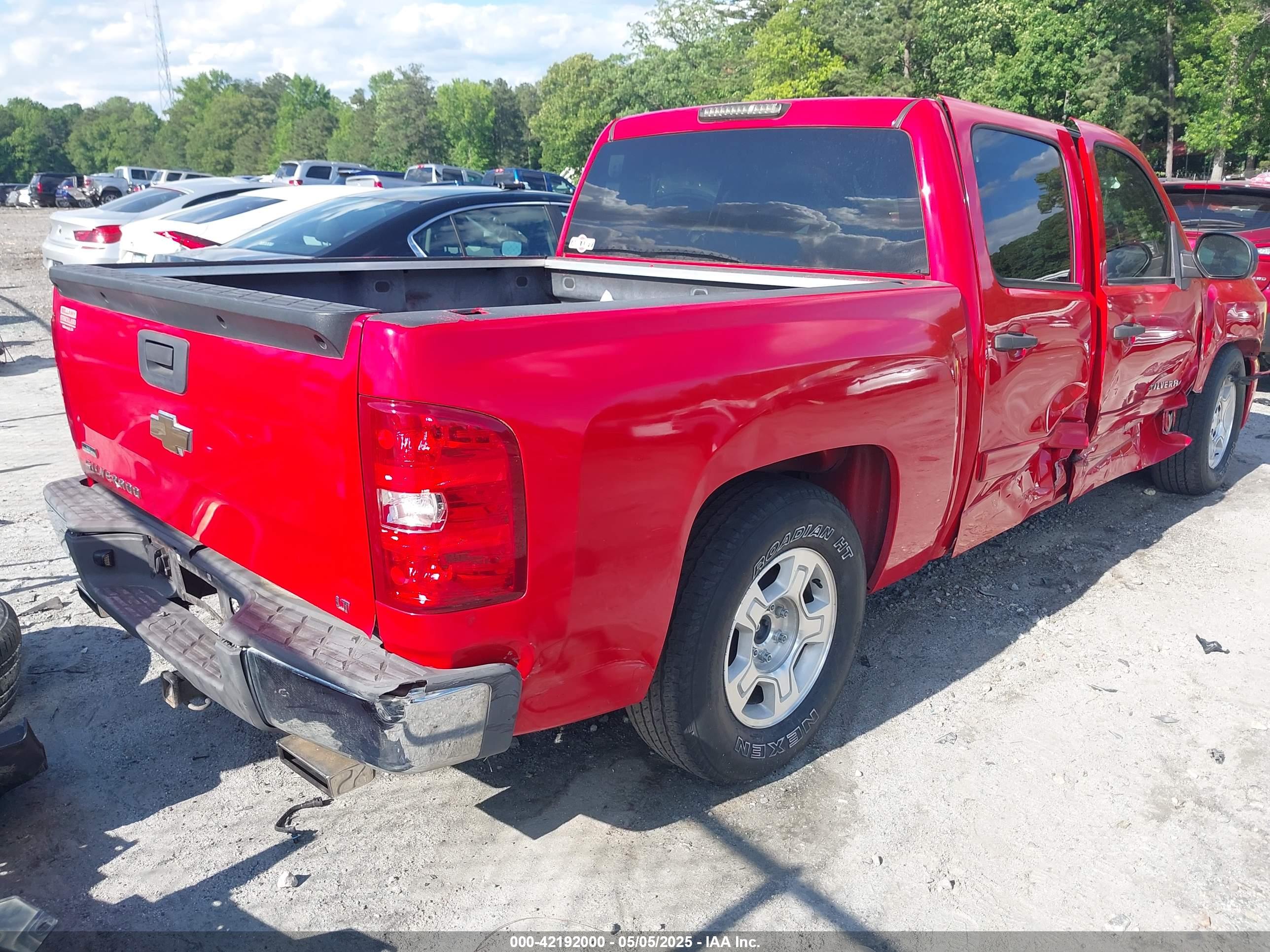 CHEVROLET SILVERADO image 4