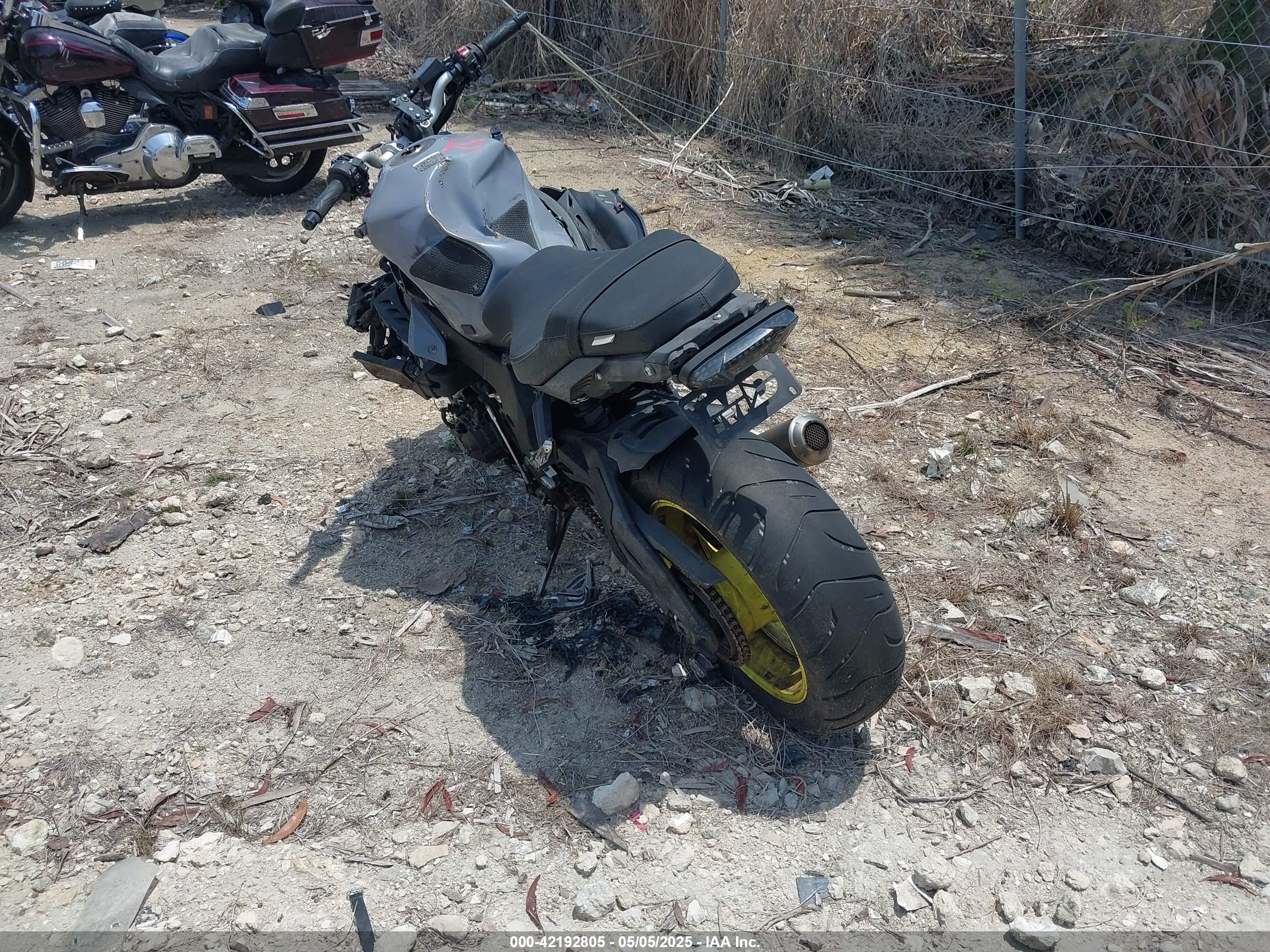 YAMAHA FZ10 image 3