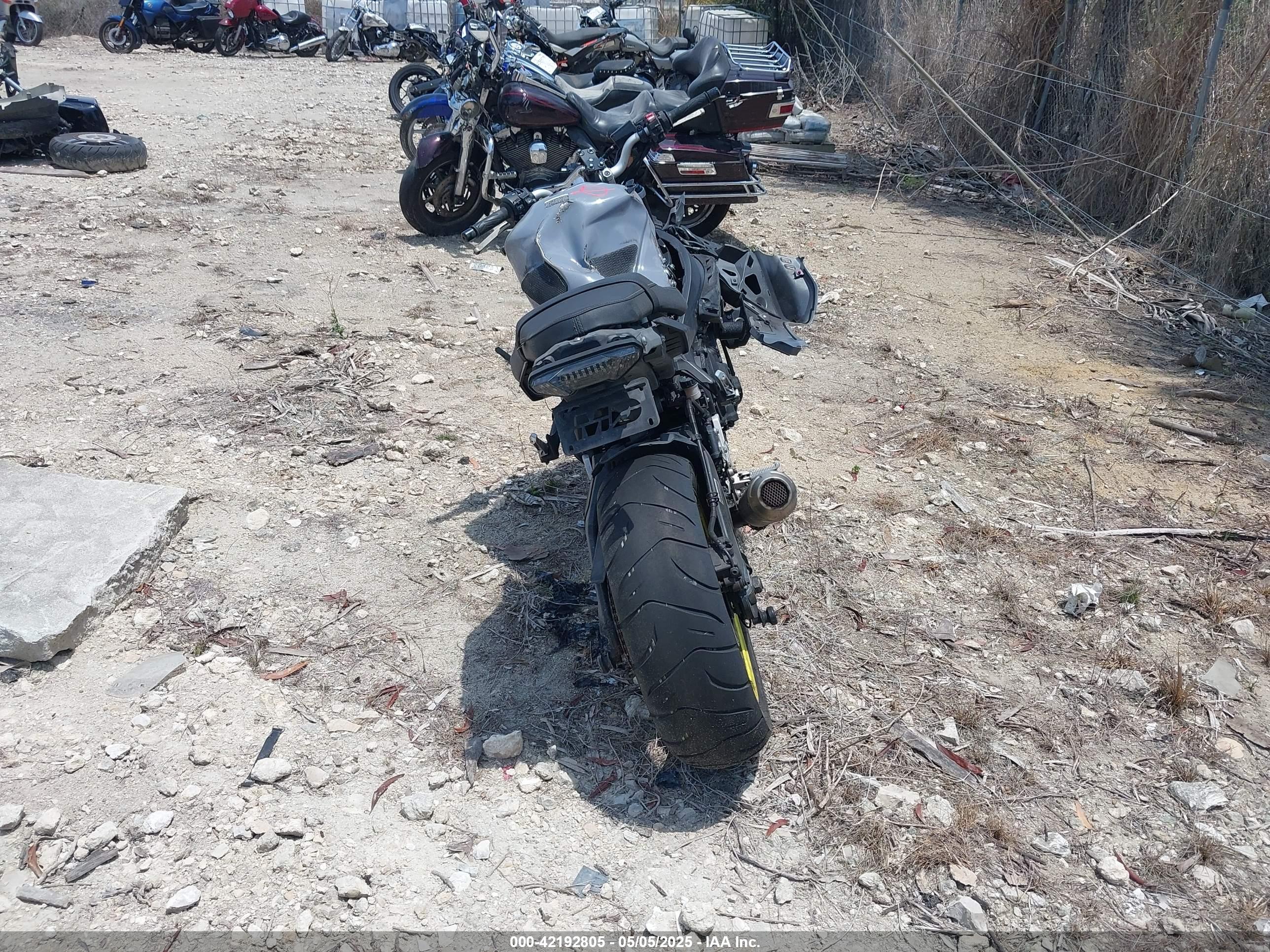 YAMAHA FZ10 image 6