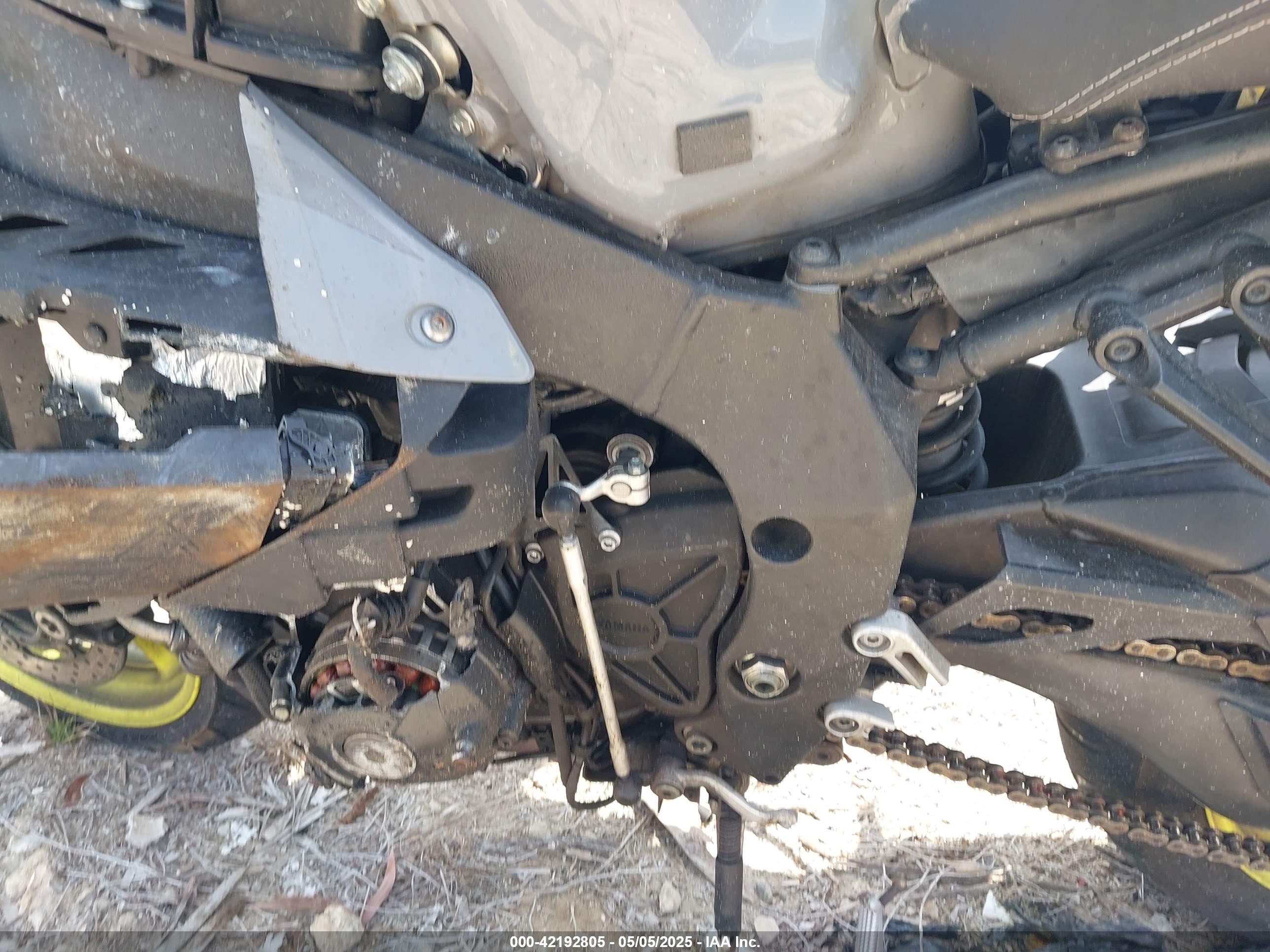YAMAHA FZ10 image 9