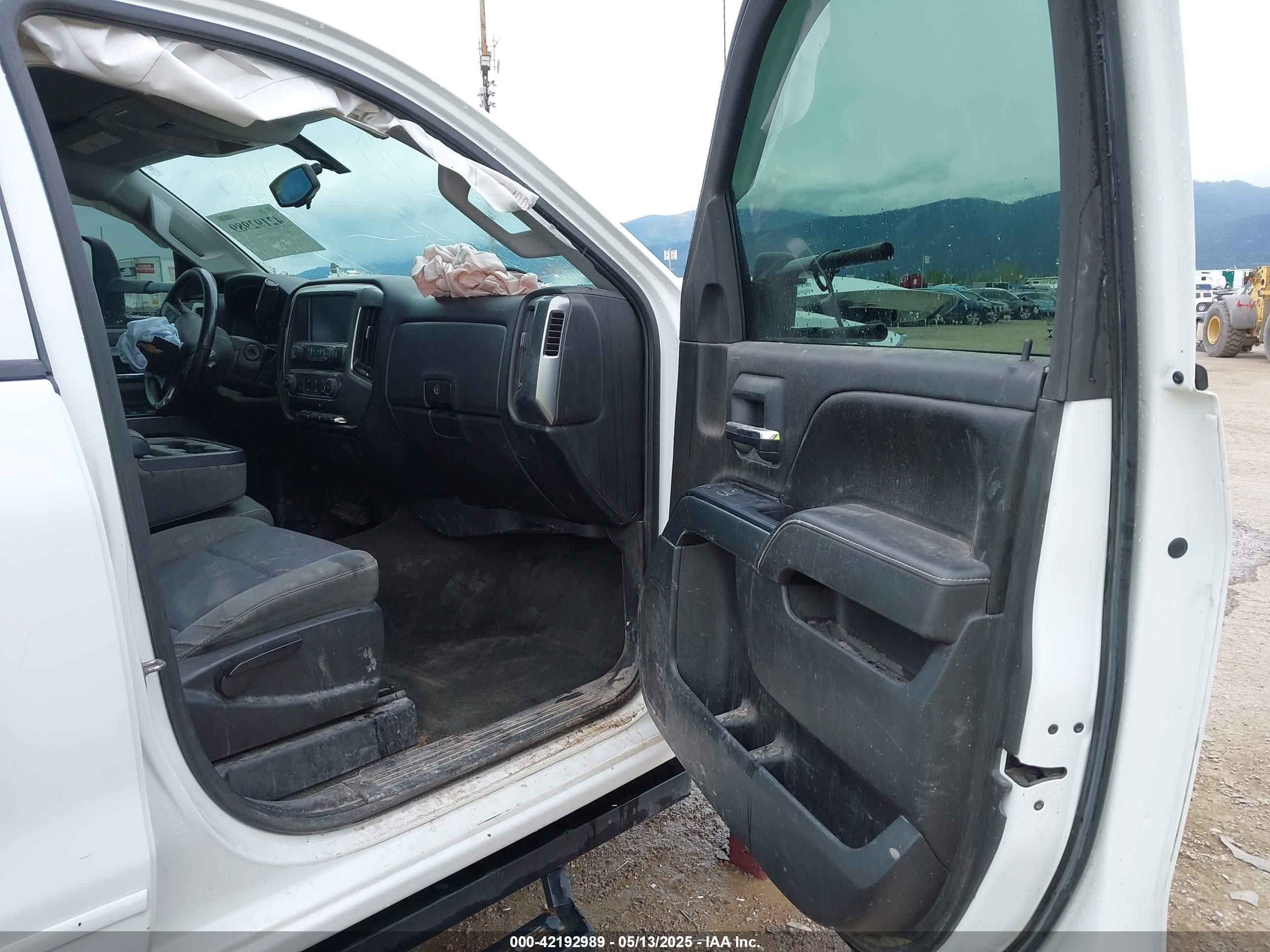 CHEVROLET SILVERADO image 5