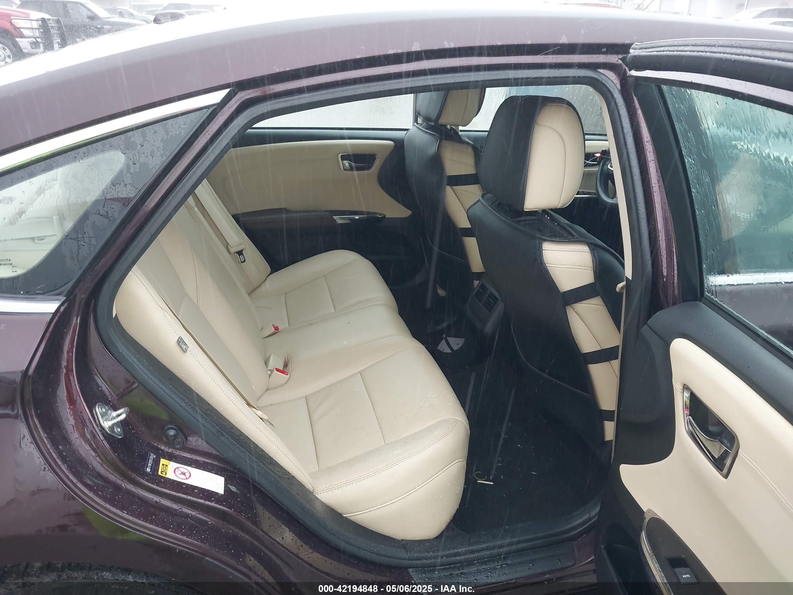 TOYOTA AVALON image 8