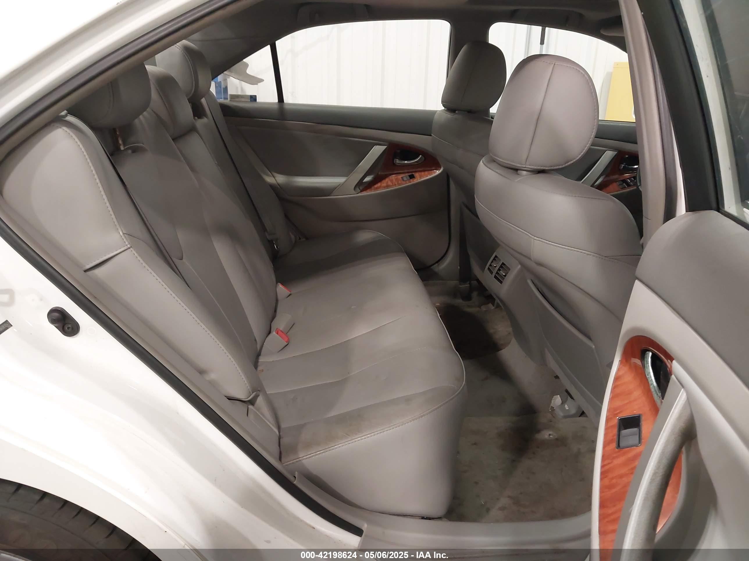 TOYOTA CAMRY image 8