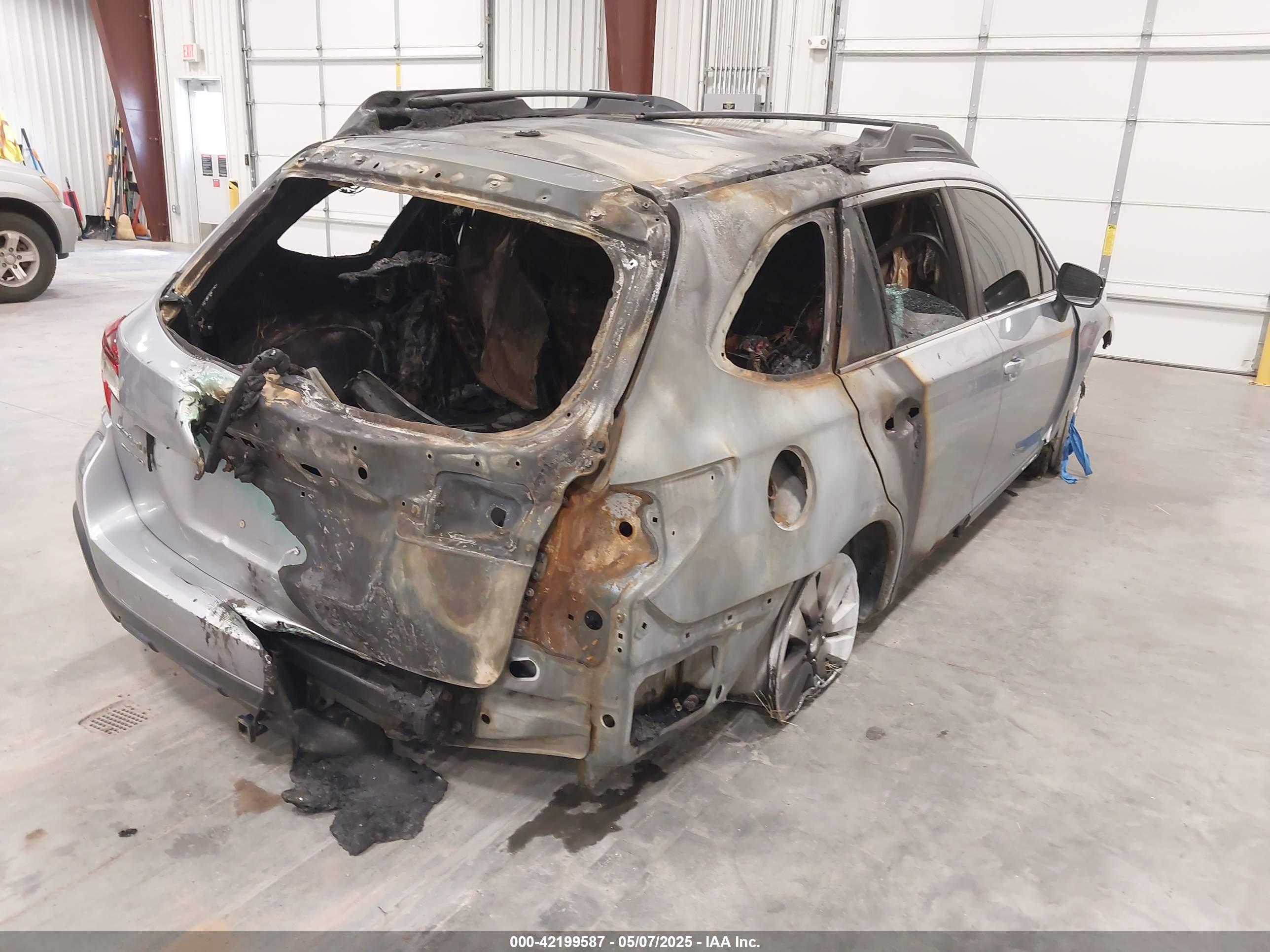 SUBARU OUTBACK image 4