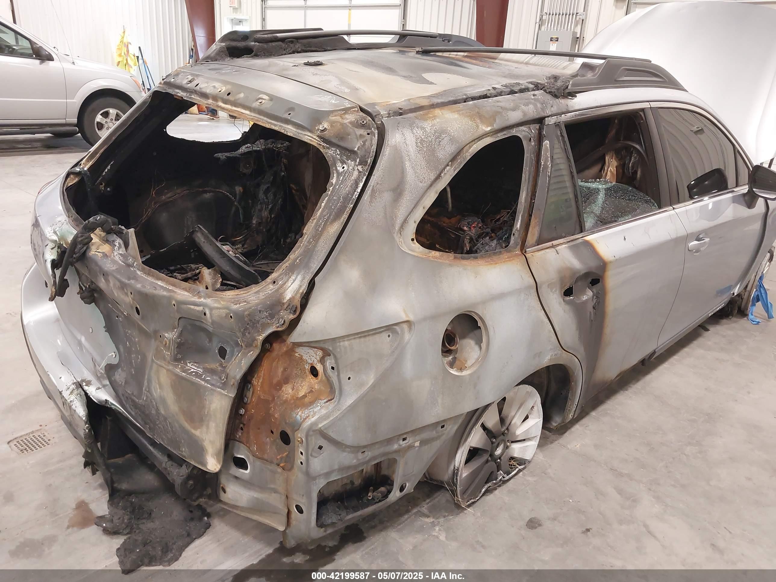 SUBARU OUTBACK image 6