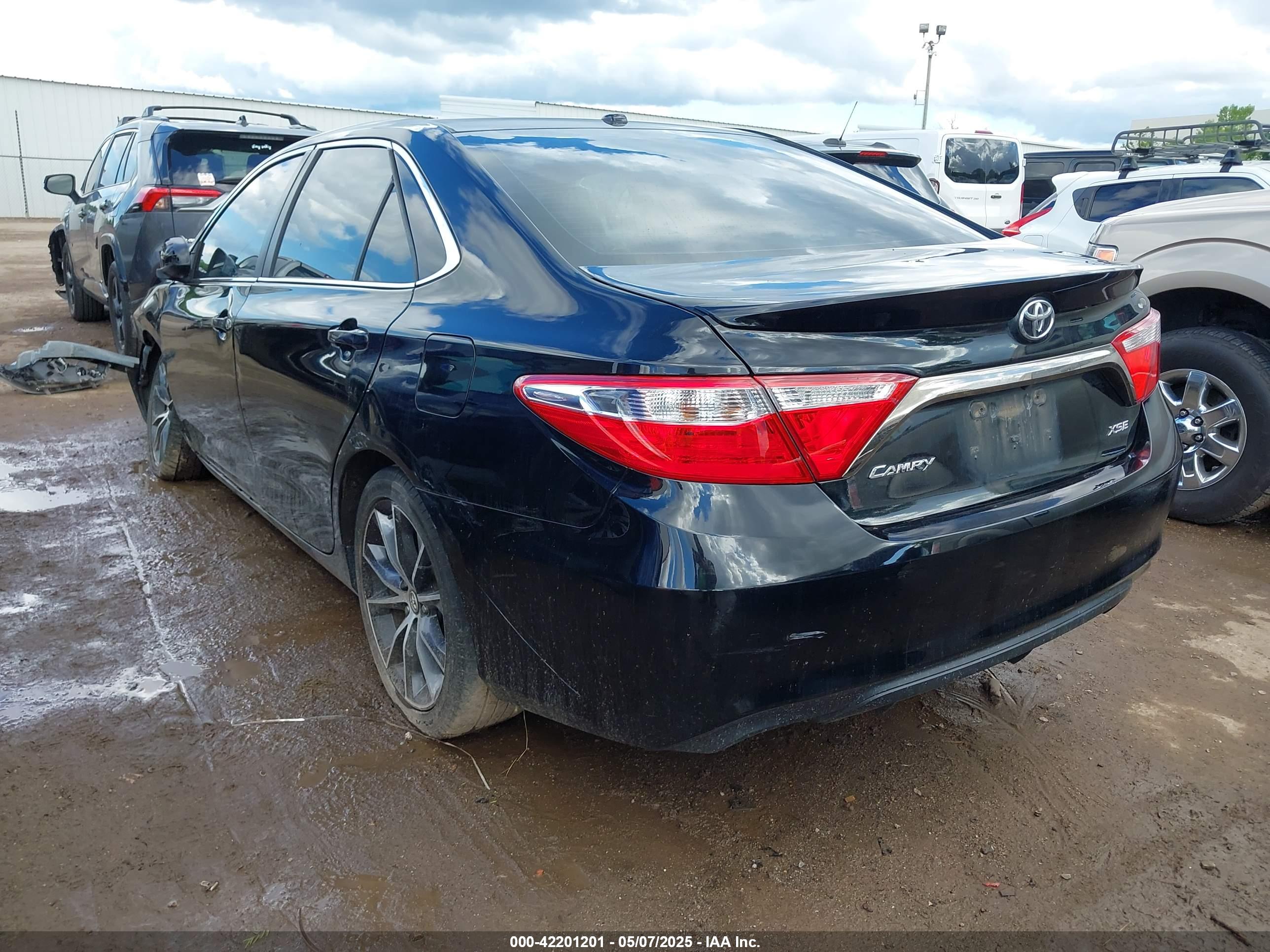 TOYOTA CAMRY image 3