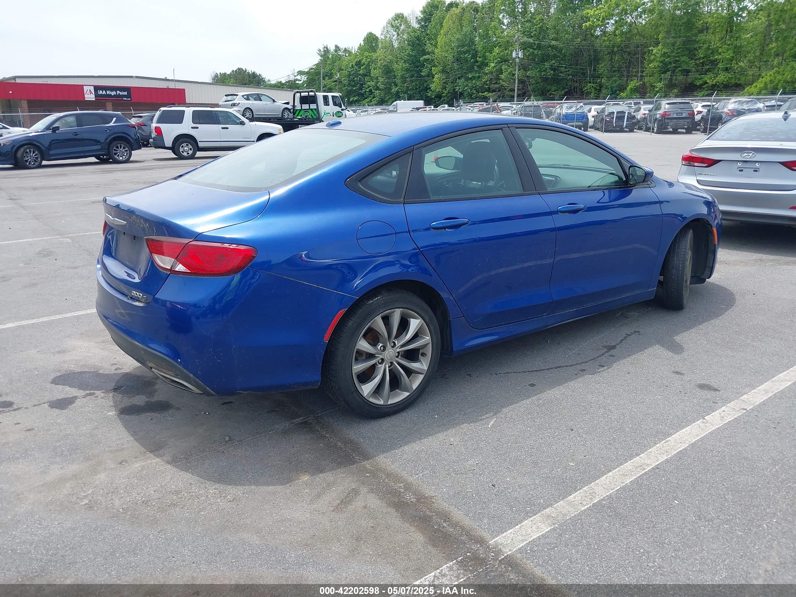 CHRYSLER 200 image 4