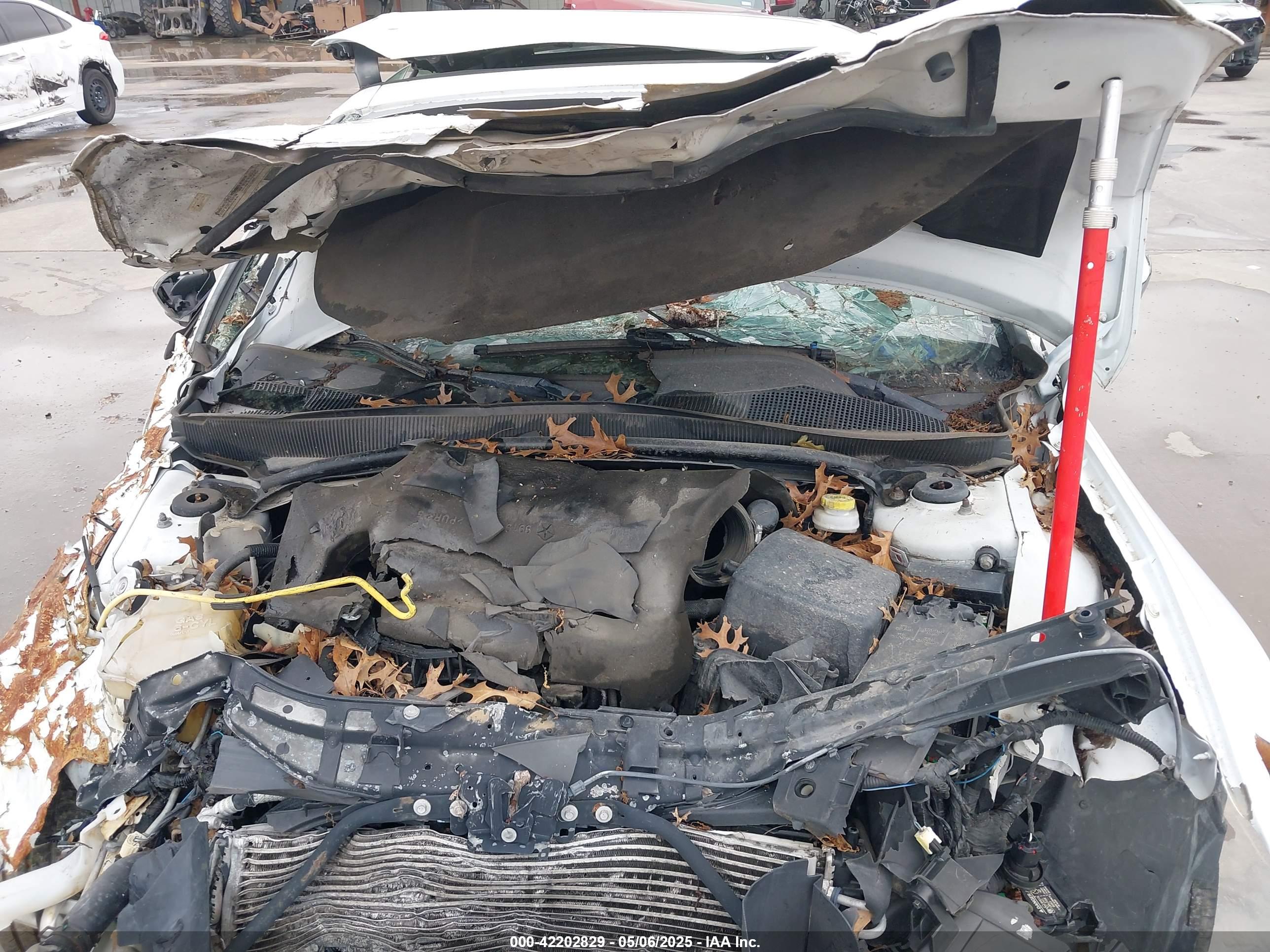 CHRYSLER 200 image 10