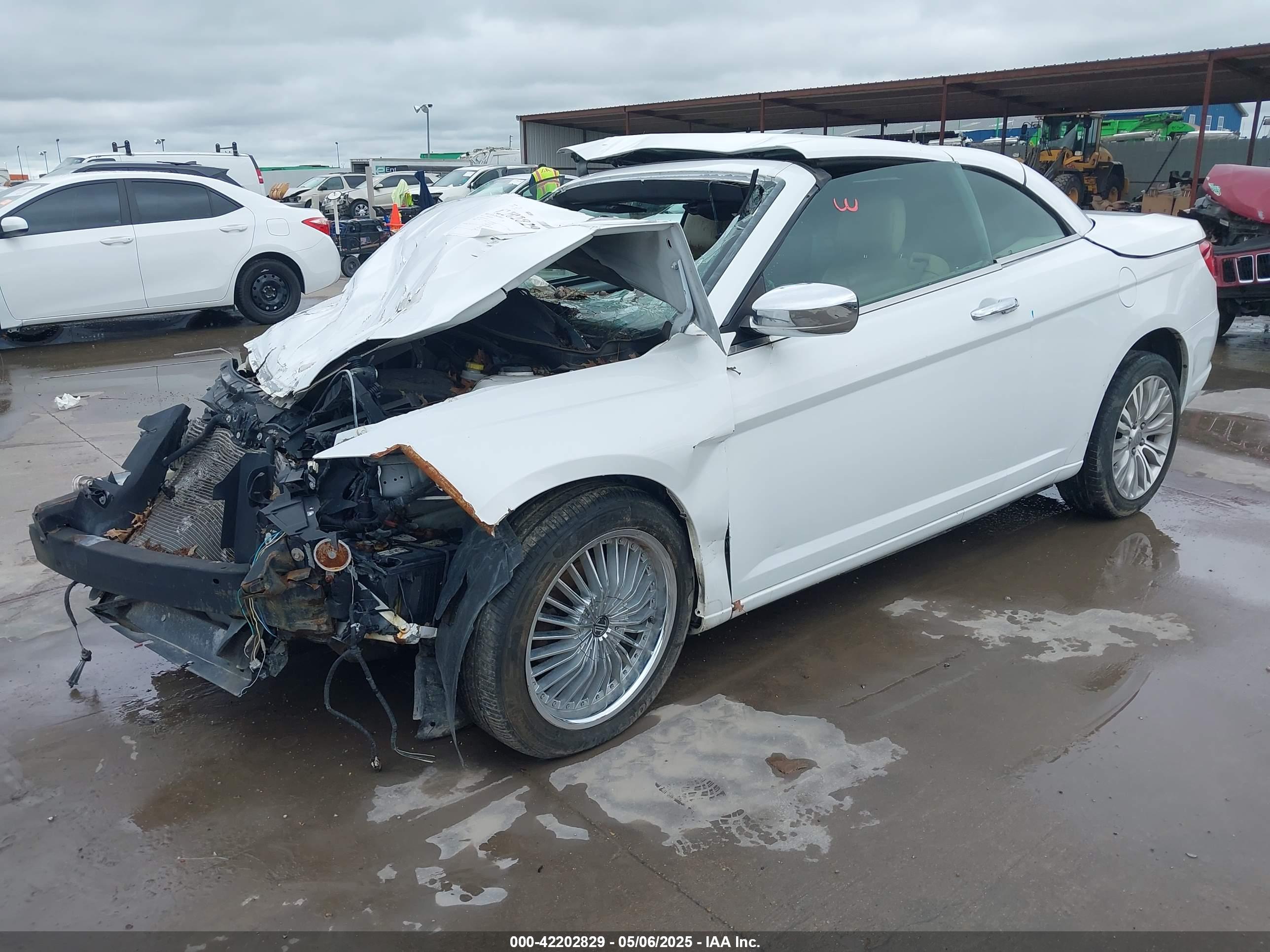CHRYSLER 200 image 2