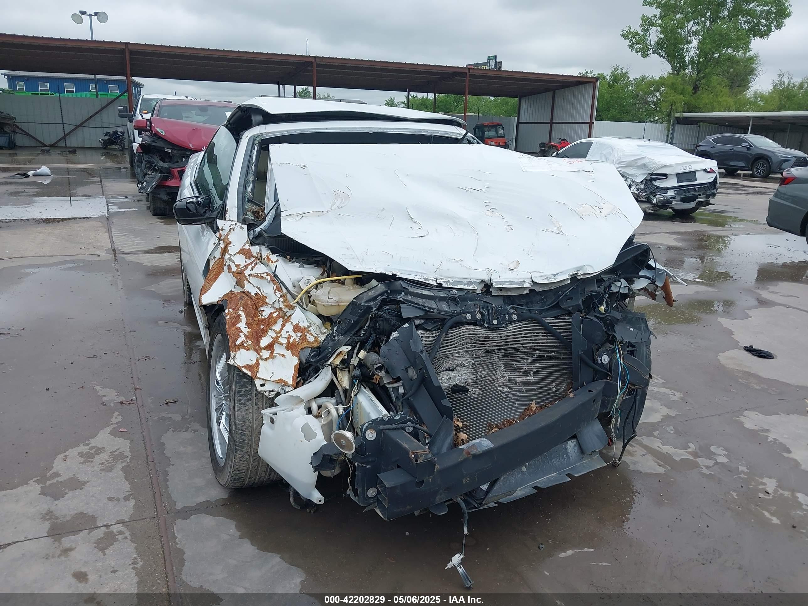 CHRYSLER 200 image 6