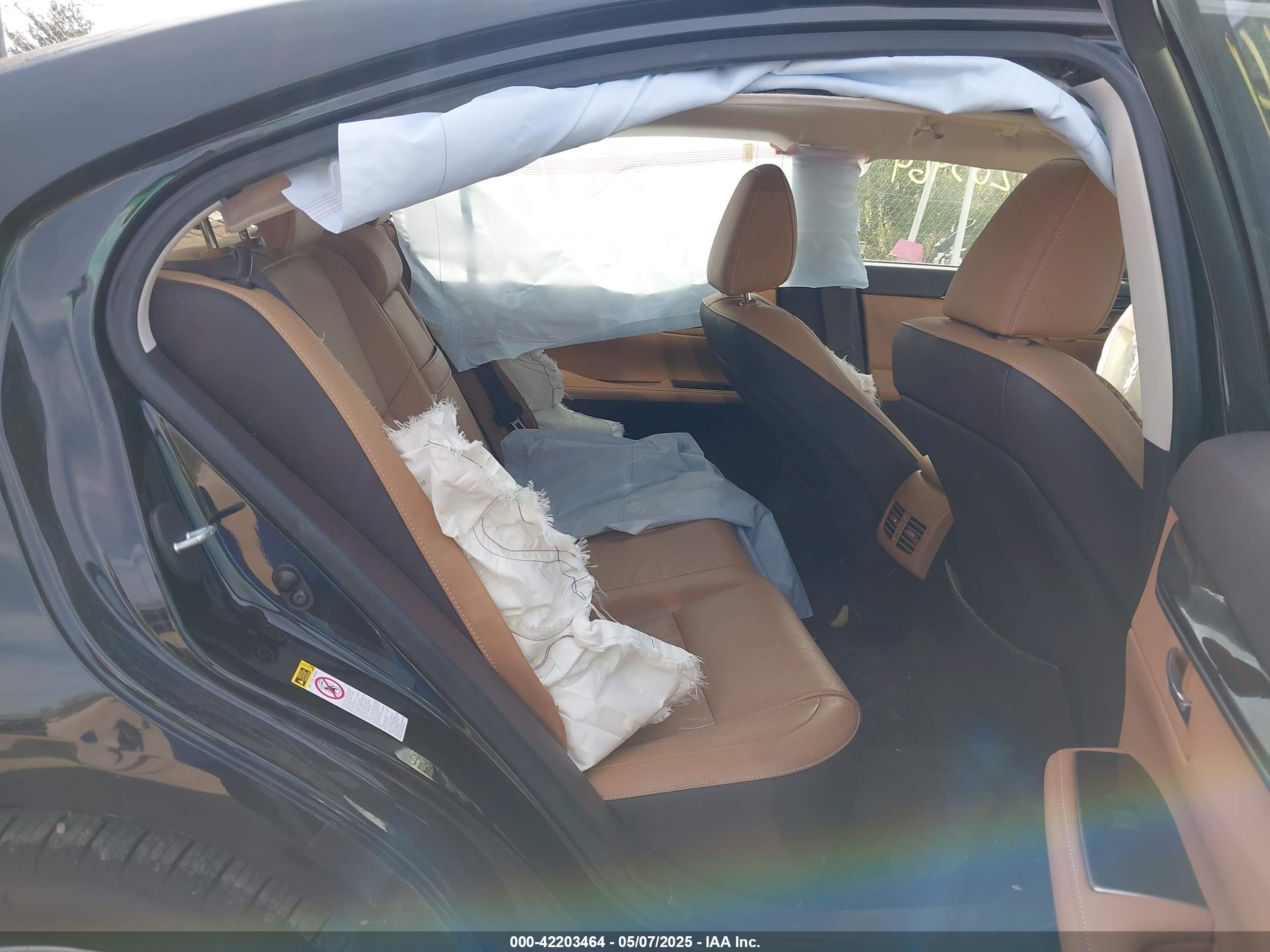 LEXUS ES image 8