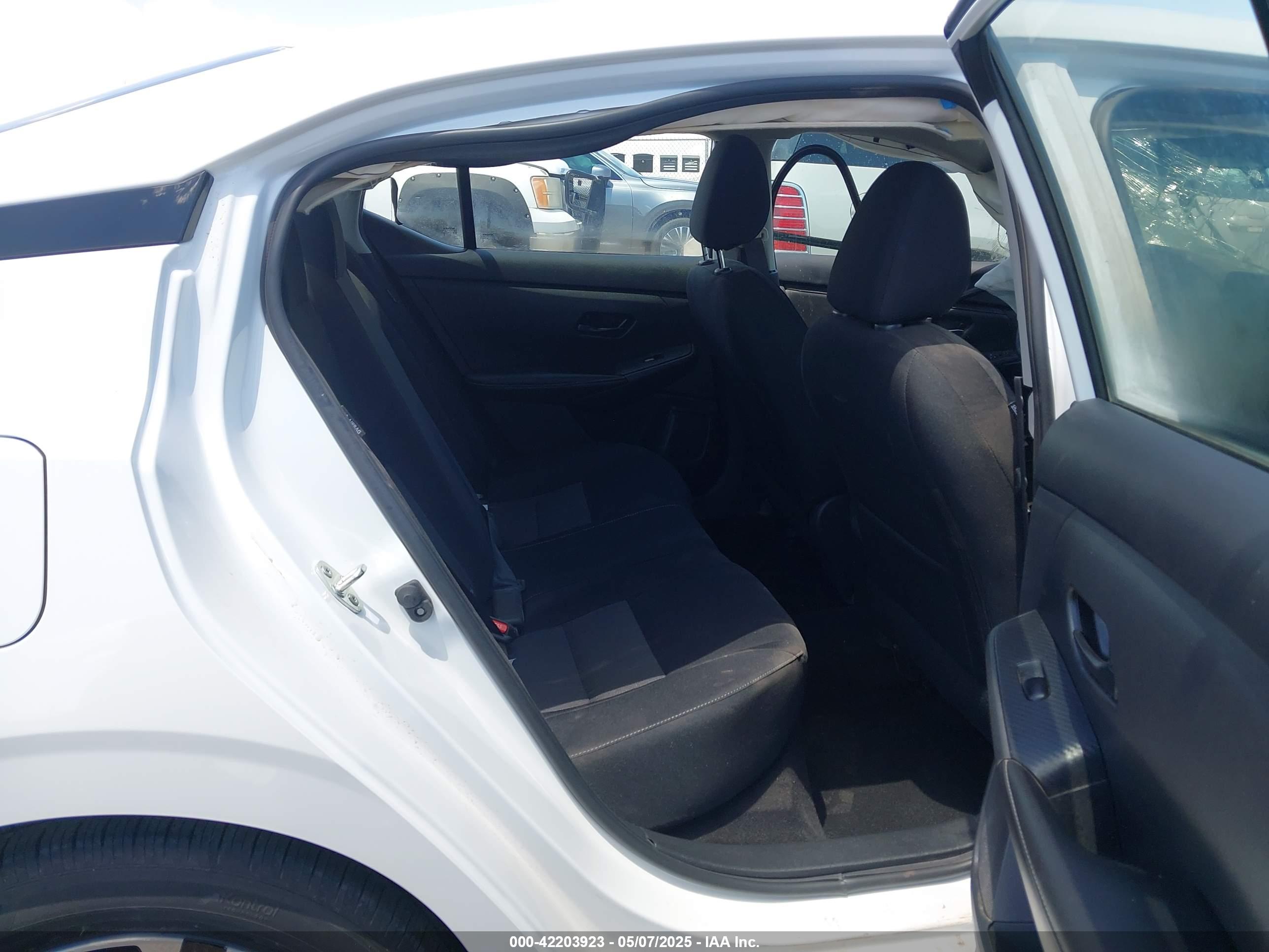 NISSAN SENTRA image 8