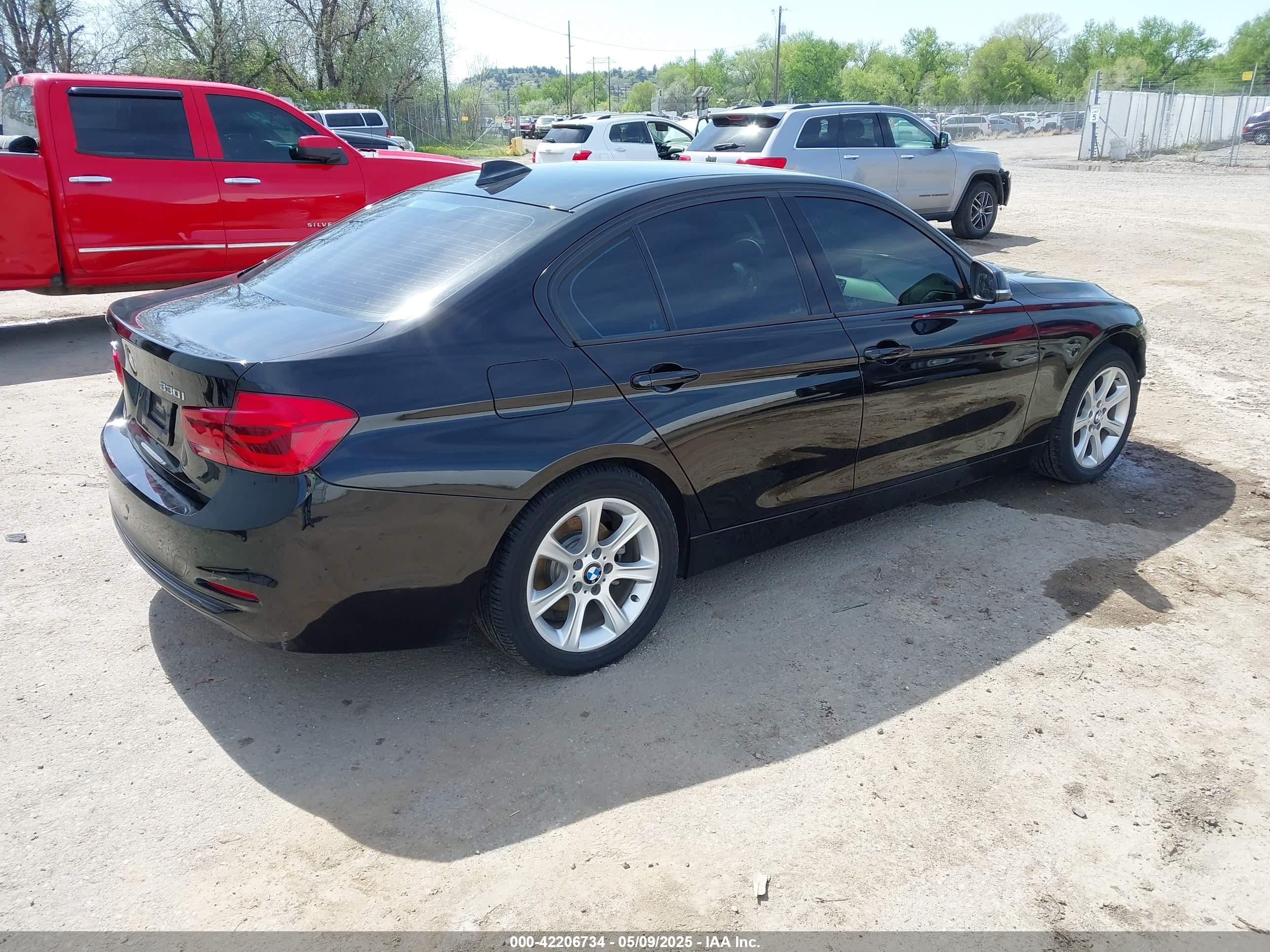 BMW 330I image 4